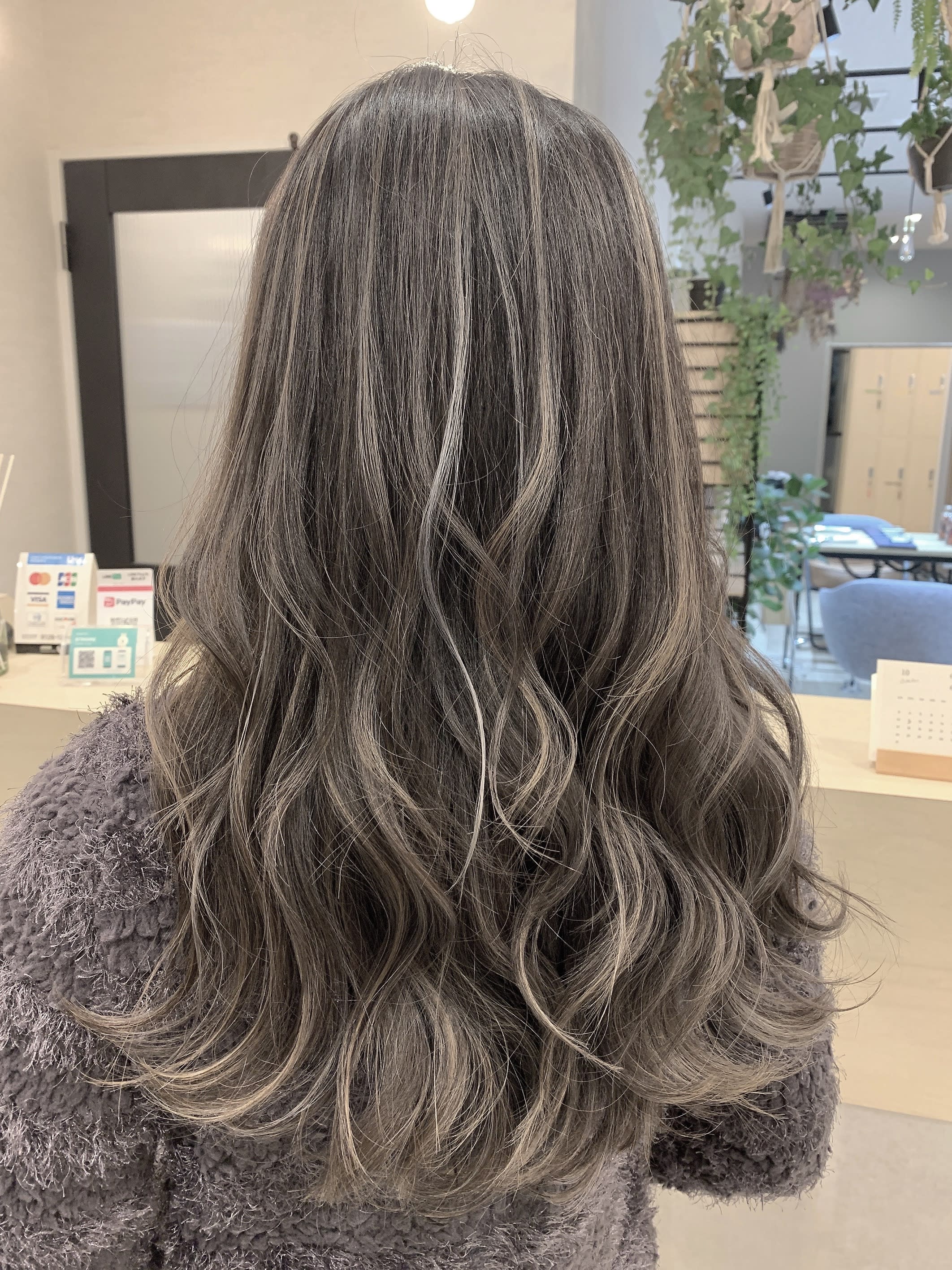 VERBENA hair design【バーベナヘアデザイン】のスタイル紹介。【VERBENA】ハイライトカラー/透明感グレージュ