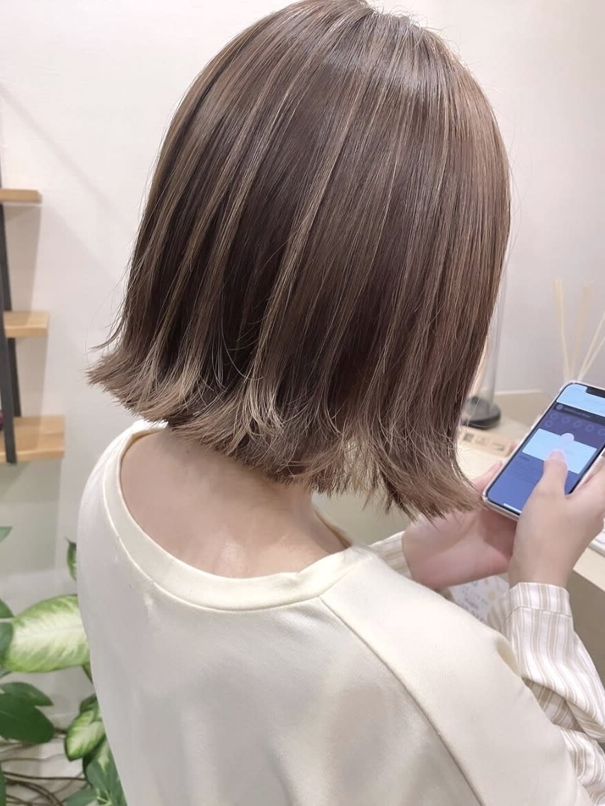 VERBENA hair design【バーベナヘアデザイン】のスタイル紹介。【VERBENA】極細たっぷりハイライトスタイル