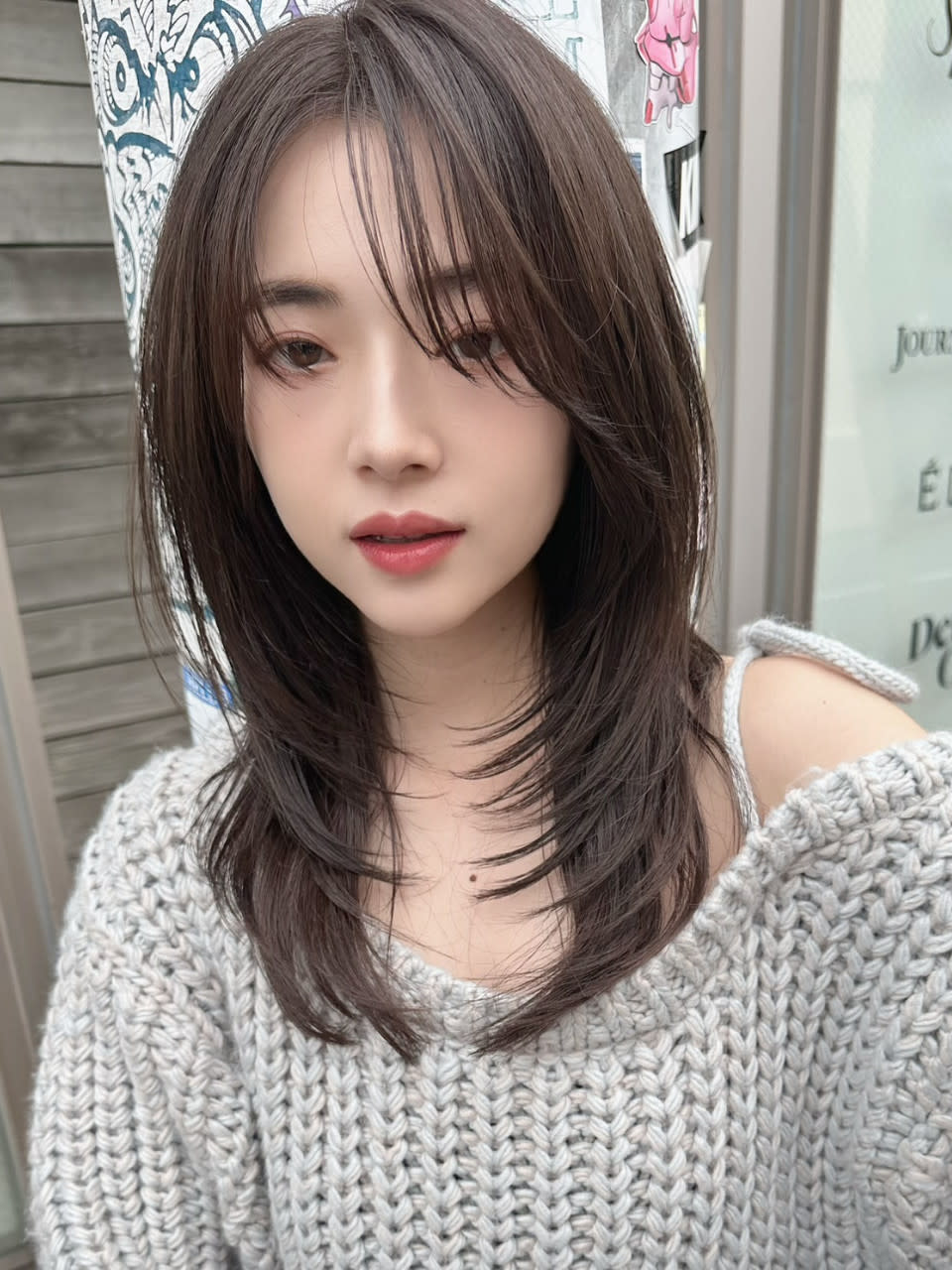 Violet【バイオレット】のスタイル紹介。ハッシュカットミニウルフカットレイヤーカットアッシュブラック