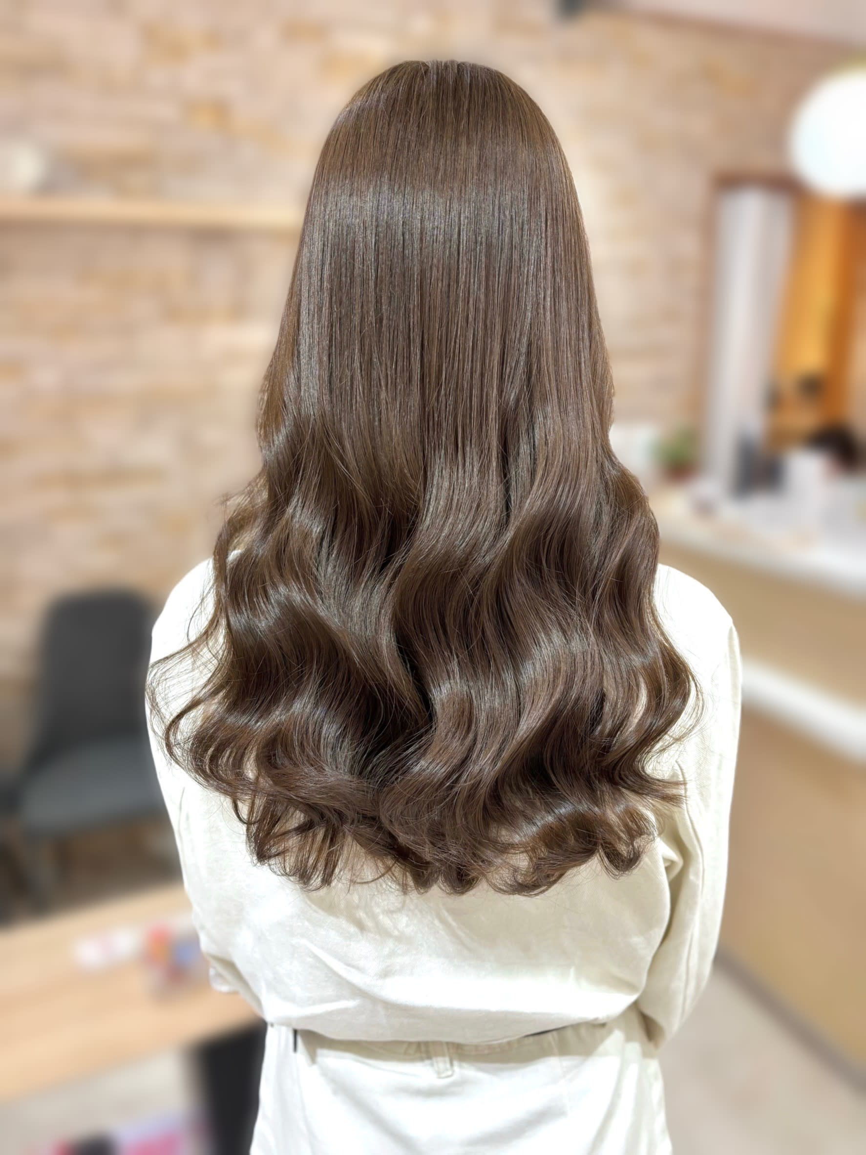 AROMA hair room 新宿3号店 【アロマ ヘアー ルーム】【アロマ ヘアー ルーム シンジュクサンゴウテン】のスタイル紹介。AROMA hair room 新宿3号店×ロング