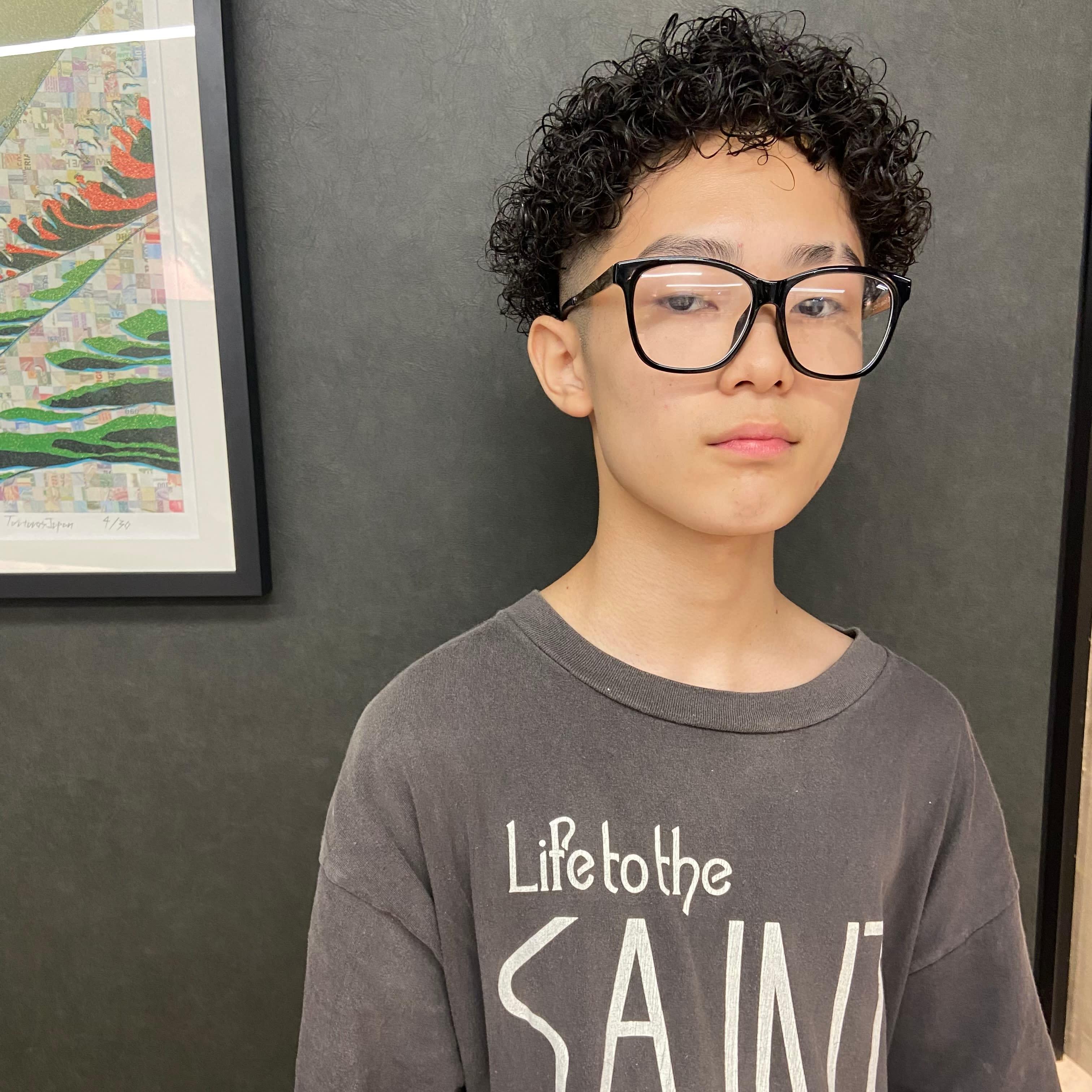 101.102【イチマルイチイチマルニ】のスタイル紹介。カーリーパーマ