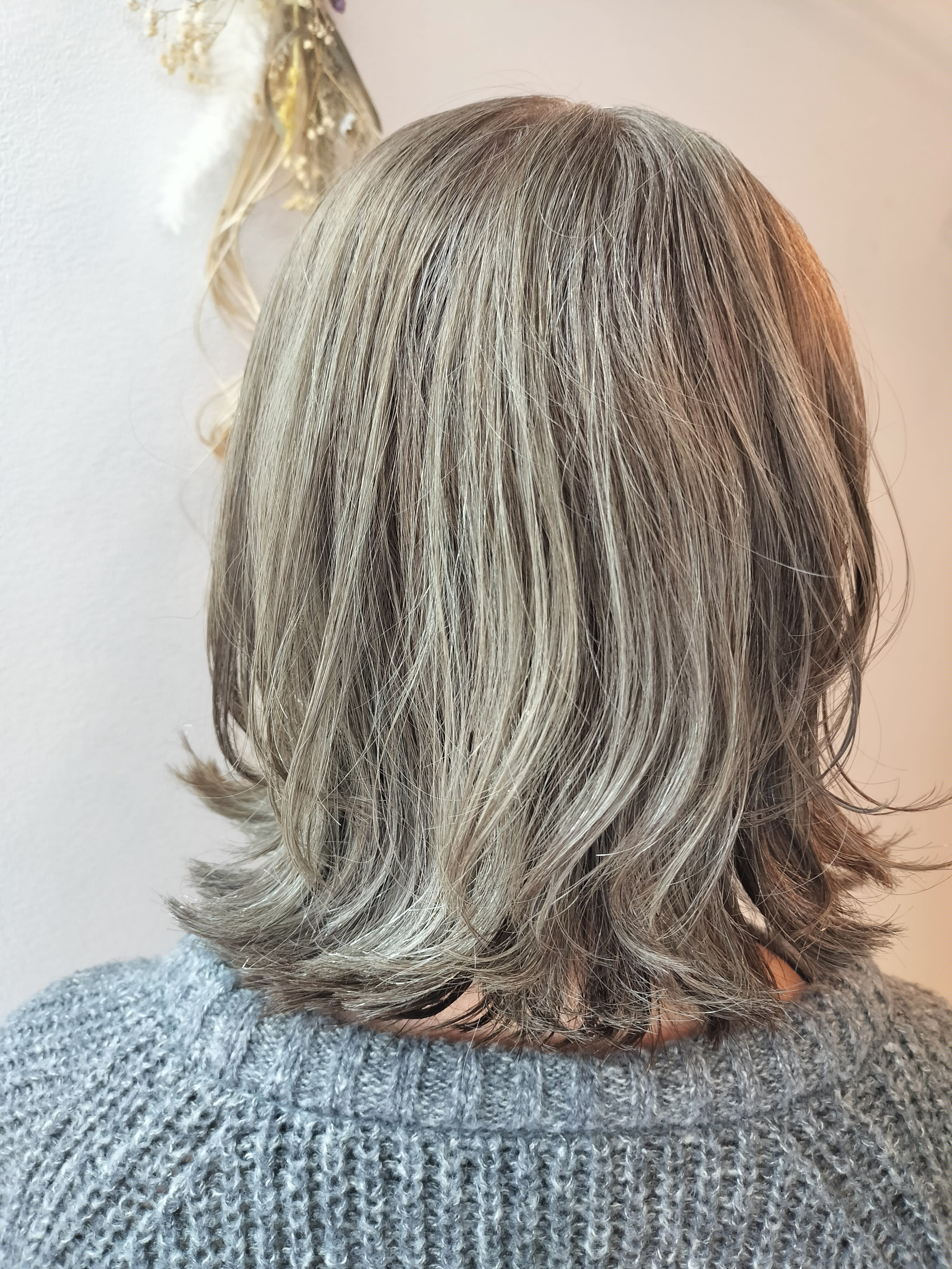 LAMMIN【ランミン】のスタイル紹介。脱白髪染め　白髪ぼかしカラー