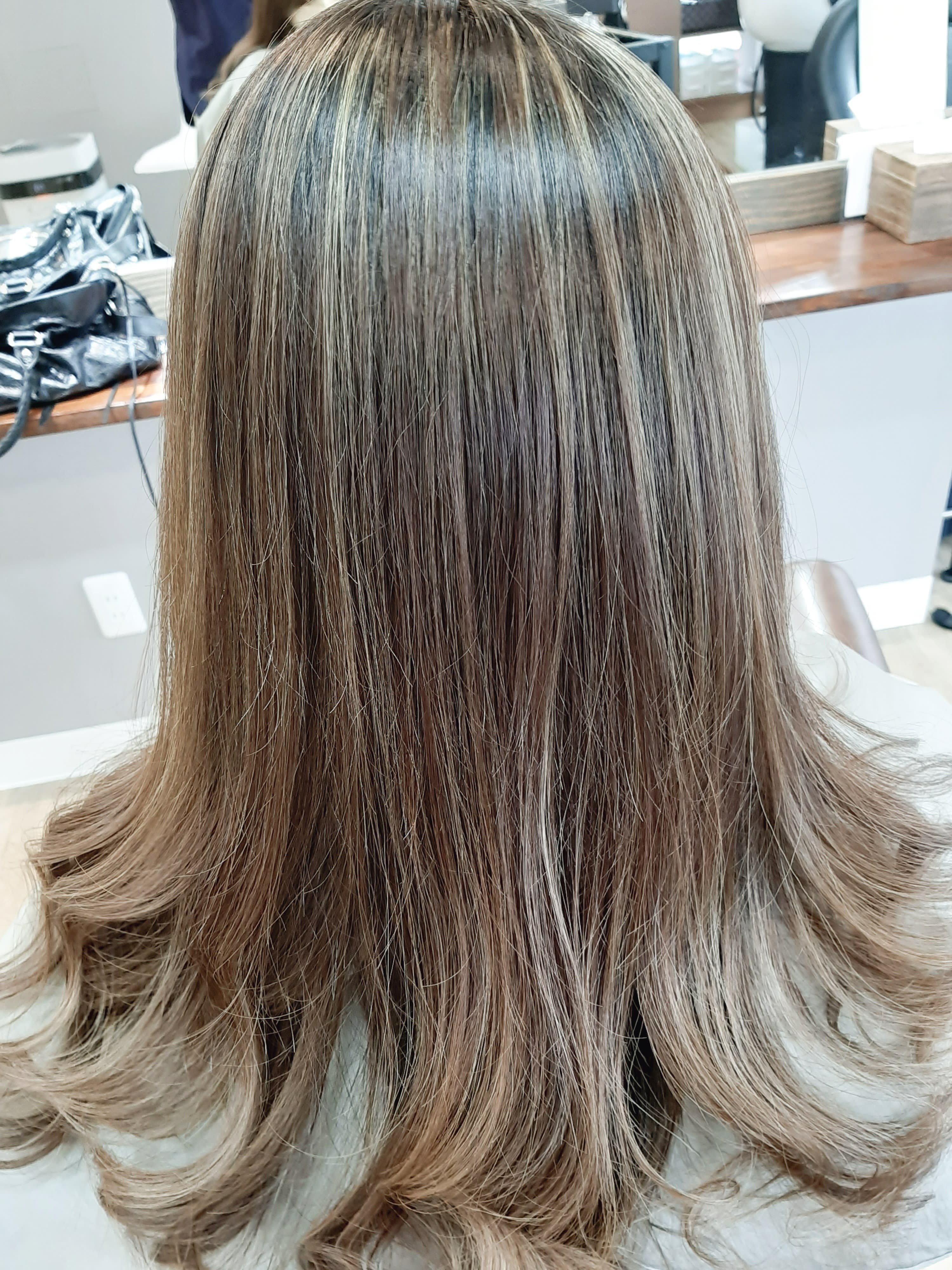 HAIR ATELIER EIGHTY【ヘアーアトリエエイティー】のスタイル紹介。シナモンベージュハイライト