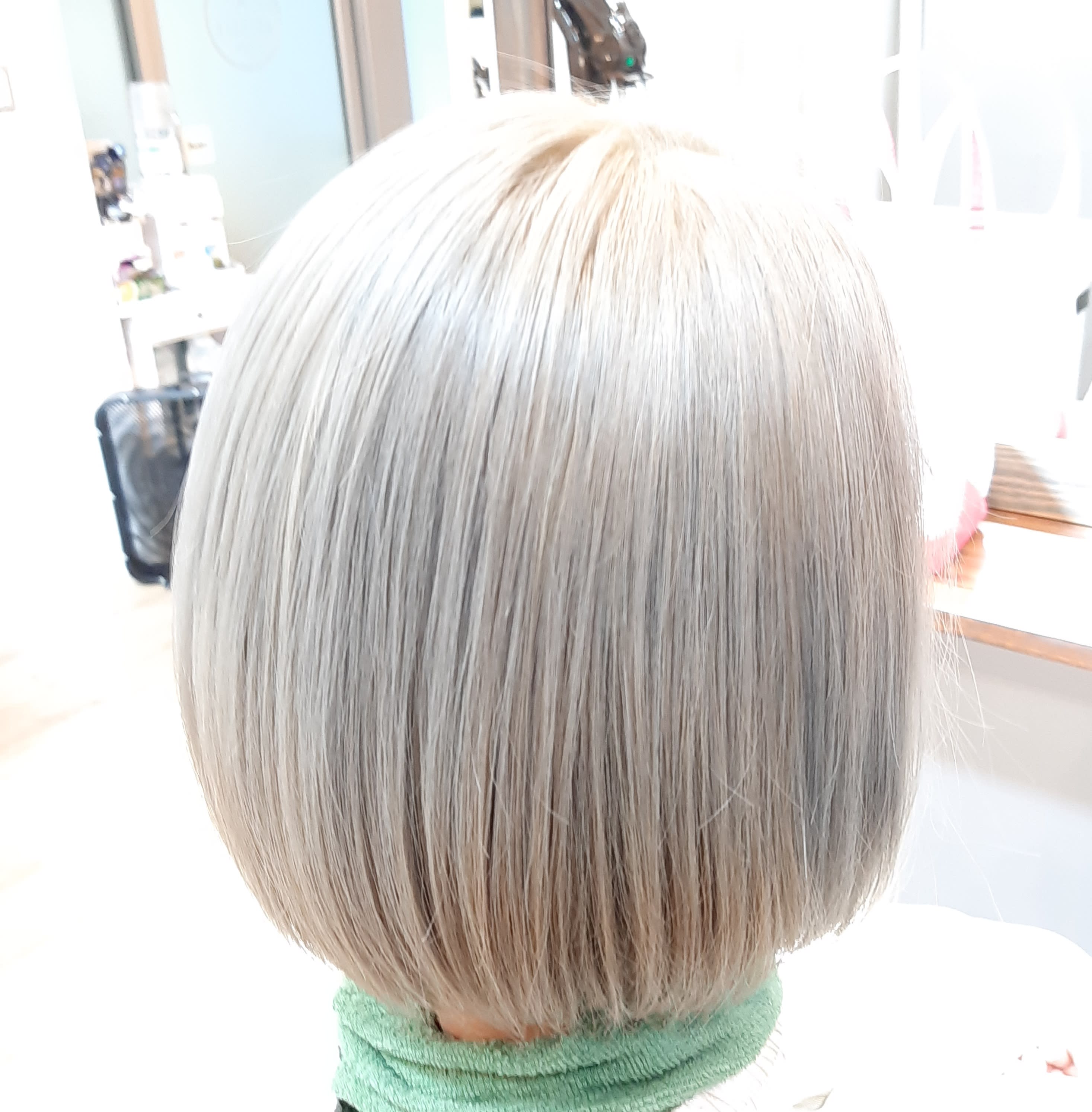 HAIR ATELIER EIGHTY【ヘアーアトリエエイティー】のスタイル紹介。Ash blonde