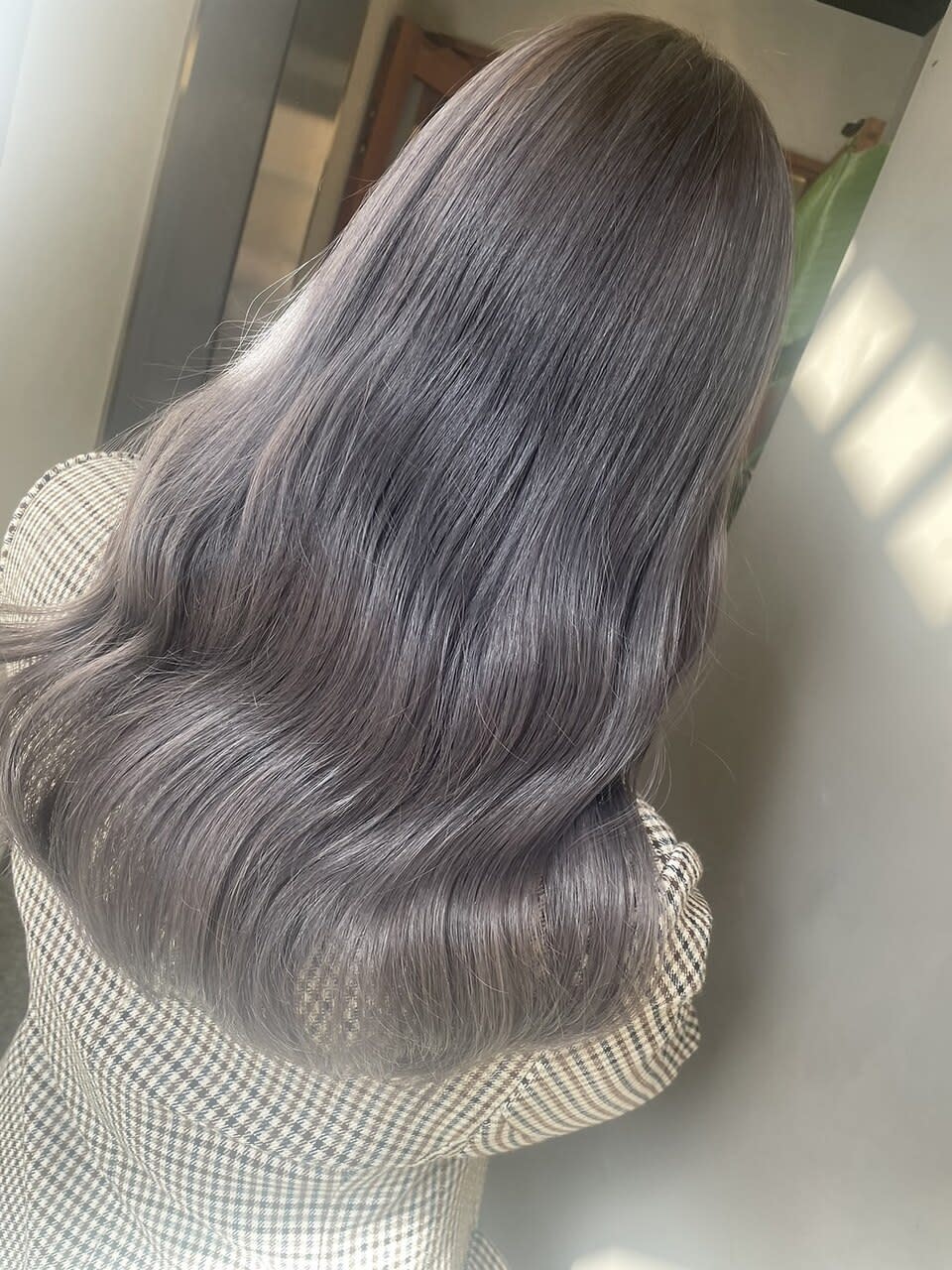 TIGRE for hair【ティグルフォーヘアー】のスタイル紹介。ブリーチ×グレー【艶髪髪質改善】
