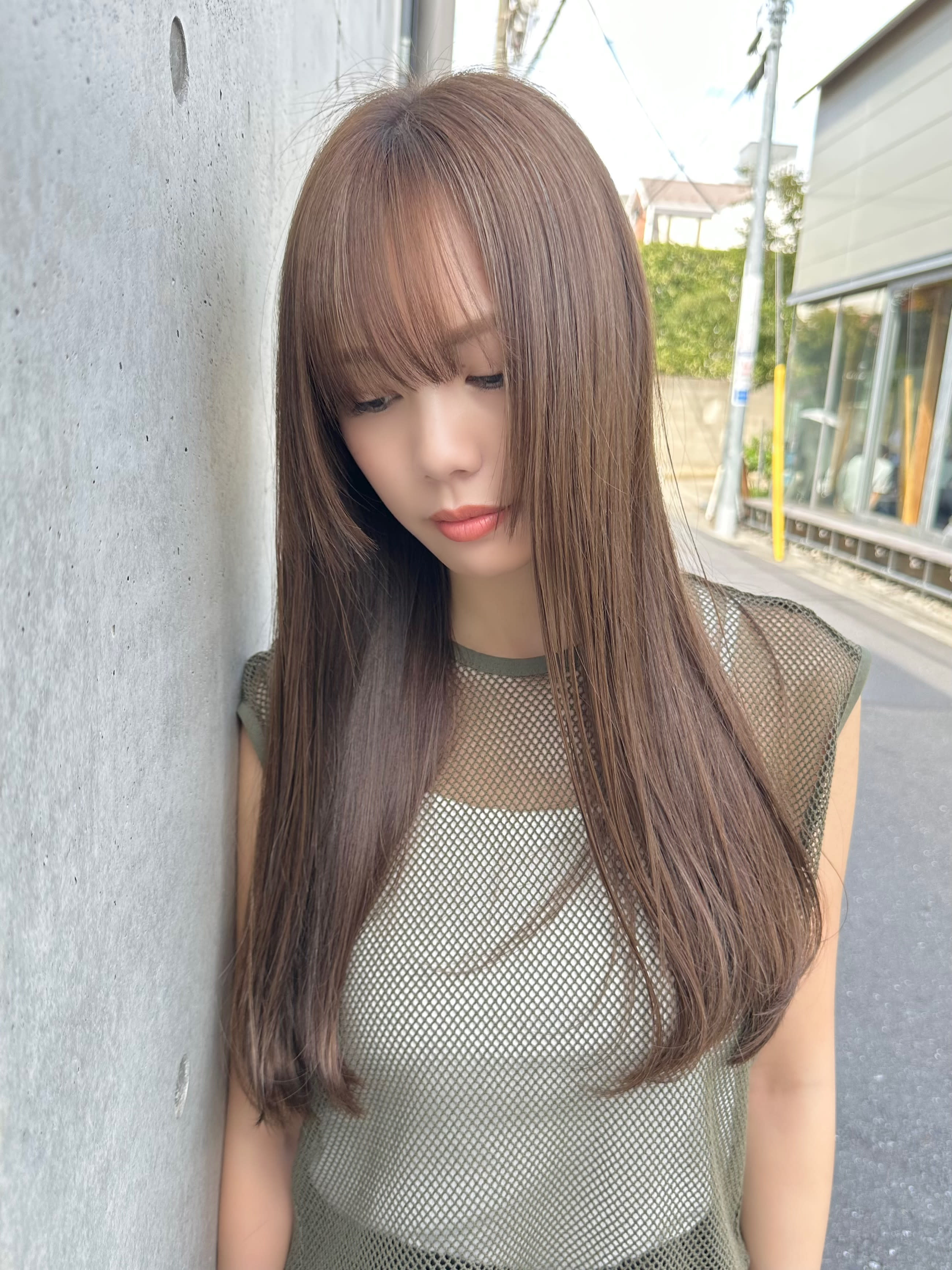 freera 表参道【フリーラ オモテサンドウ】のスタイル紹介。ハイライトで作る透明感アッシュブラウンカラー