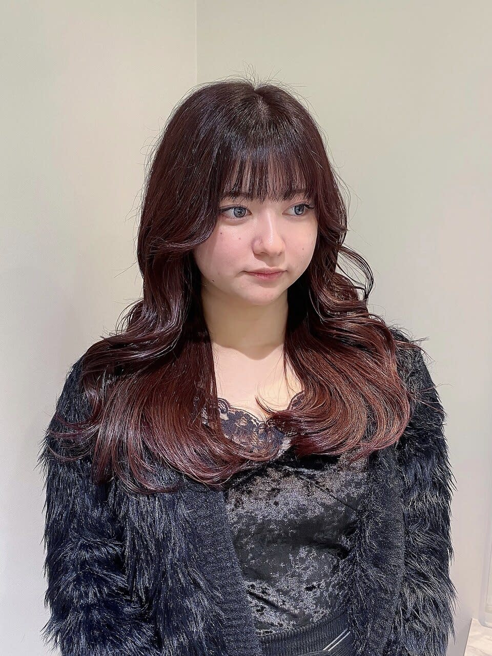 SALON MOGO IKEBUKURO【サロンモゴイケブクロ】のスタイル紹介。大人可愛い《ワインレッドカラー》×《レイヤーカット》