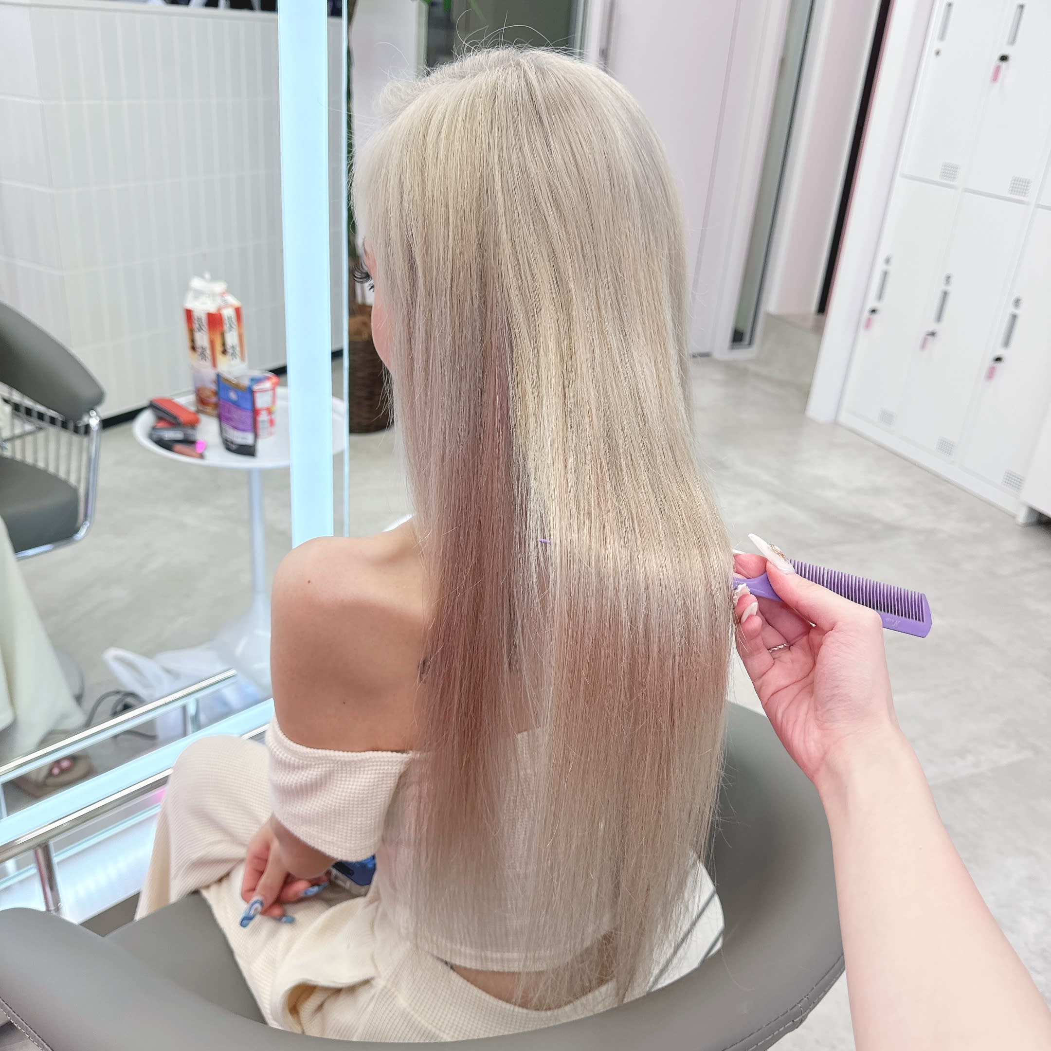 Rosa..5Hair【ロサ ファイブヘアー】のスタイル紹介。ツヤサラロング！ハイトーンホワイト！