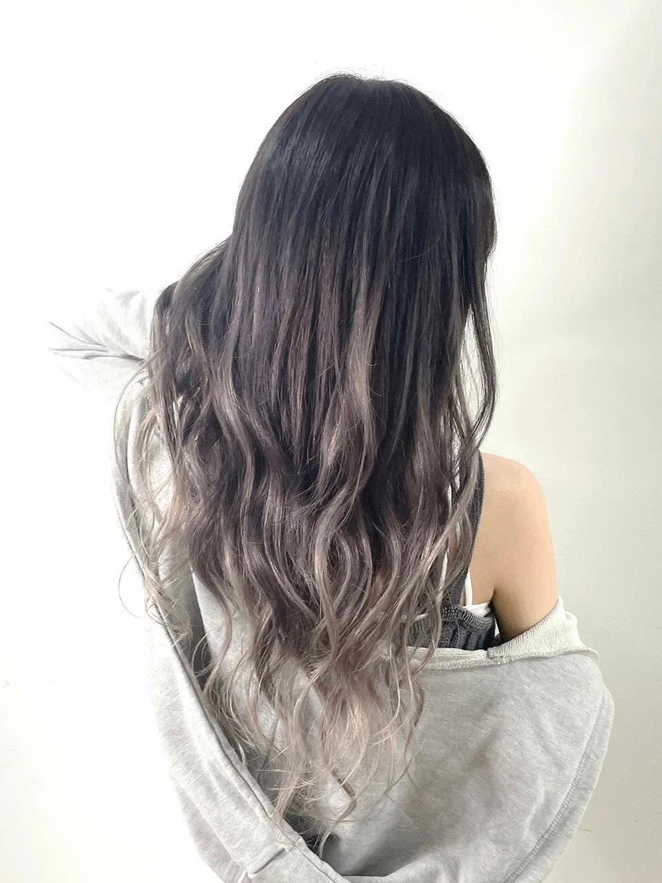 Rosa..5Hair【ロサ ファイブヘアー】のスタイル紹介。グレーグラデーション