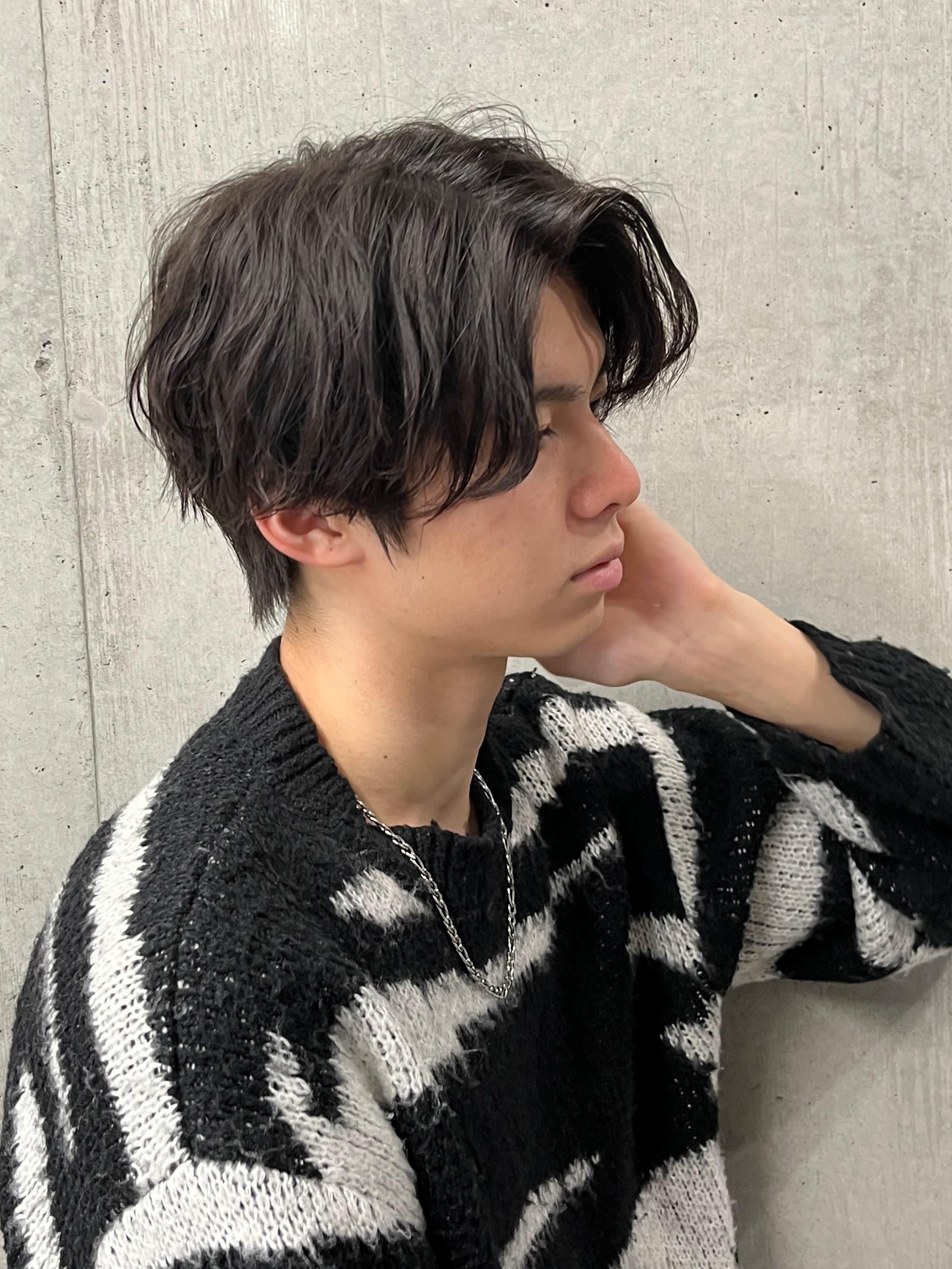 Men's hair Hui 恵比寿【メンズ ヘア フイ エビス】のスタイル紹介。センターパート/毛流れセンターパート