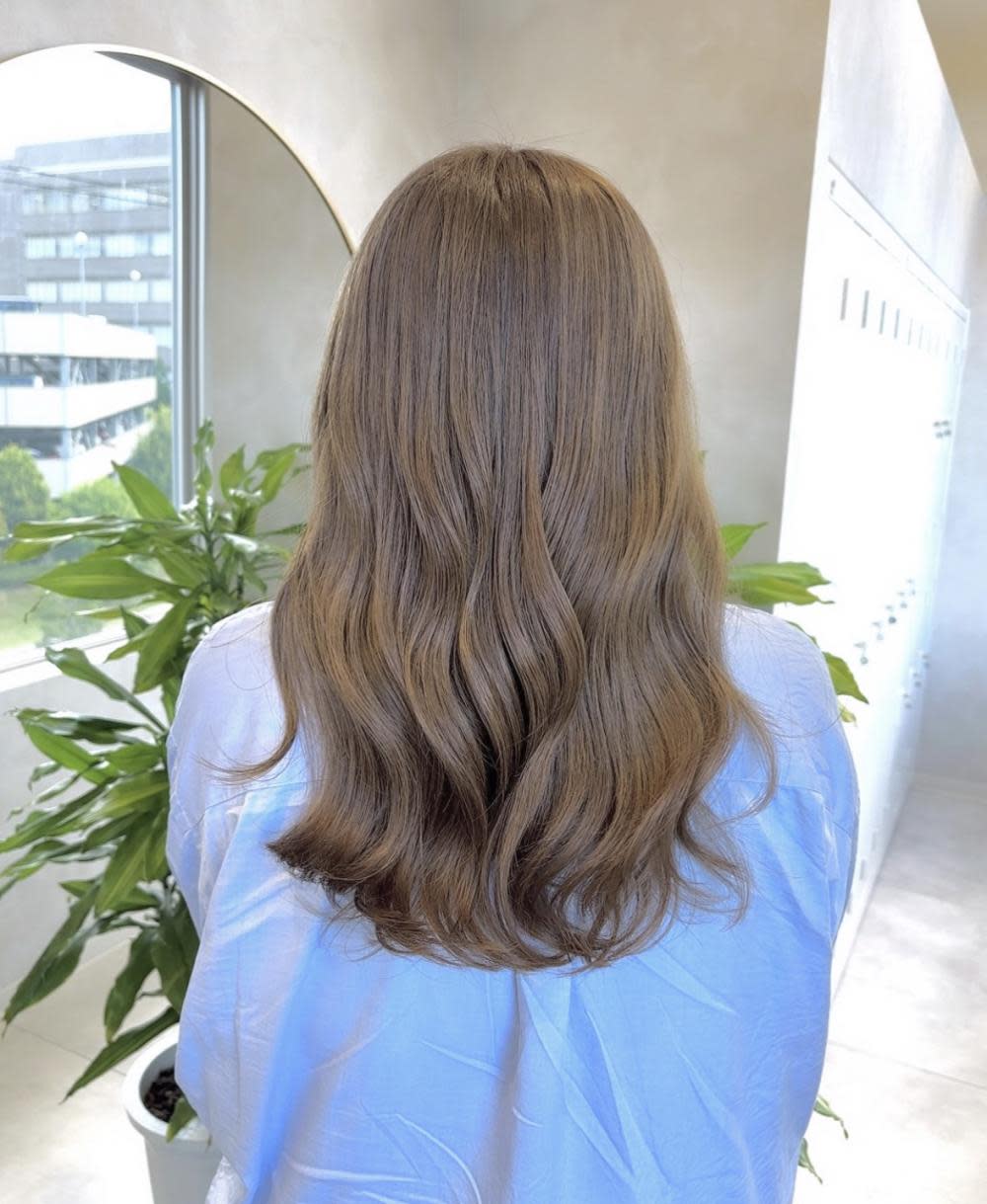 【完全個室サロン】Eleanor spa＆treatment 枚方【カンゼンコシツサロン エレノア スパアンドトリートメント ヒラカタ】のスタイル紹介。枚方くすみミルクティーベージュ#AKANE