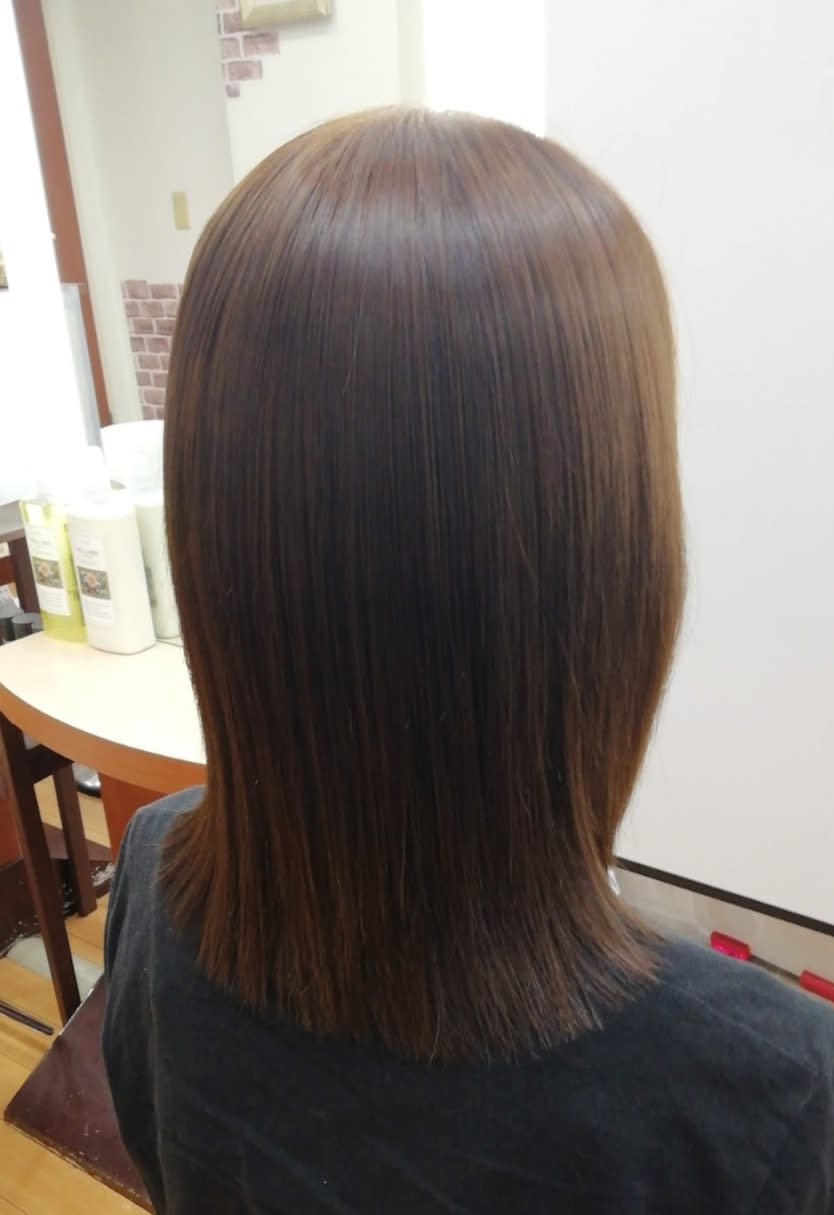 apollona【アポローナ】のスタイル紹介。毛髪修復縮毛矯正してミディアムストレートカット
