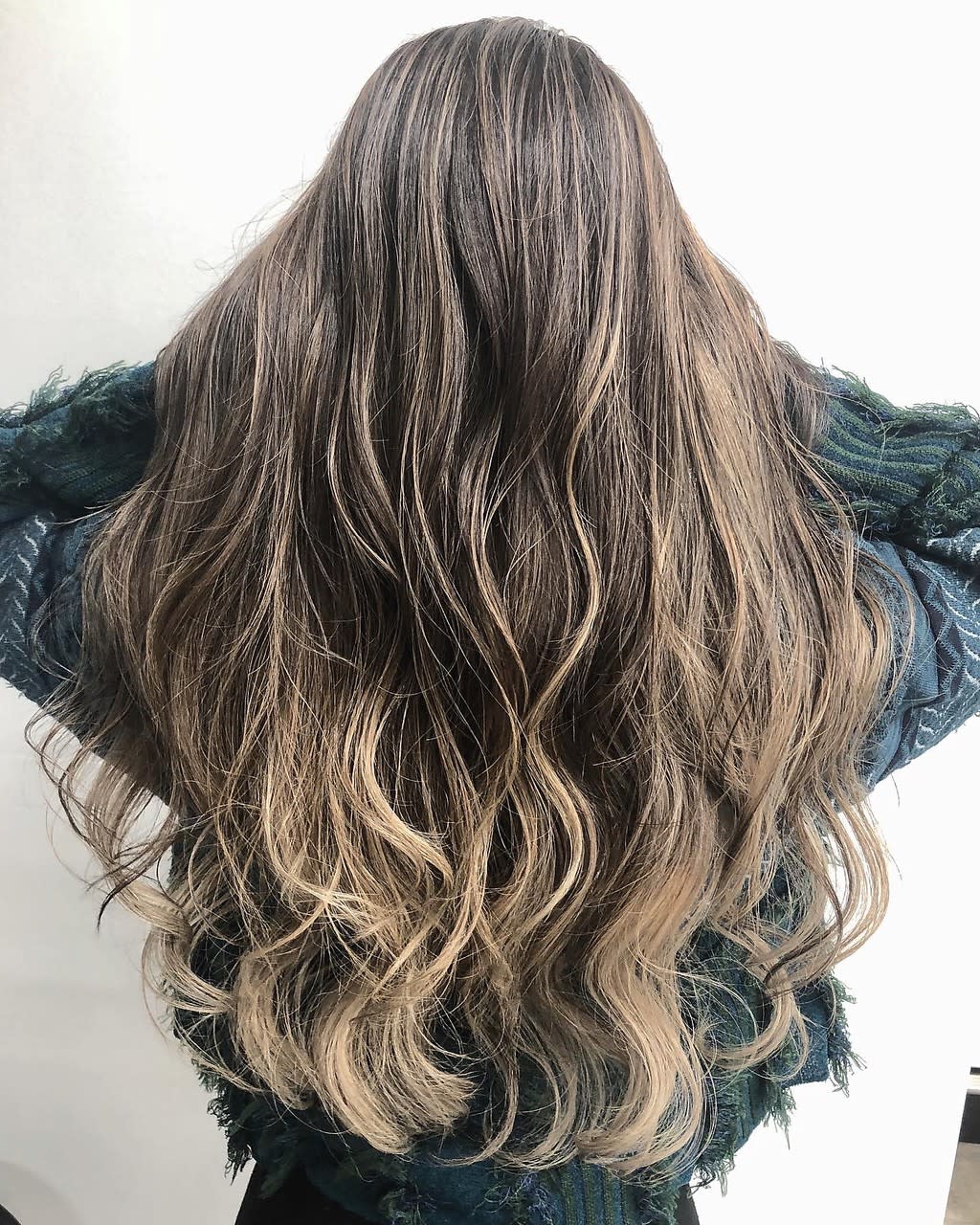 cielo by siesta 池袋【シエロ バイ シエスタ】【シエロ バイ シエスタ】のスタイル紹介。ナチュラルバレイヤージュ