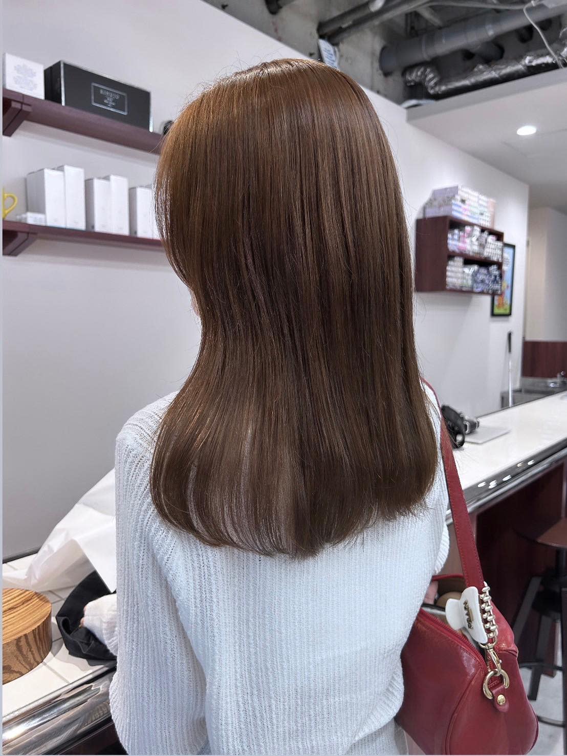 Look at【ルック アット】のスタイル紹介。【Look at】アッシュベージュカーキベージュミディ