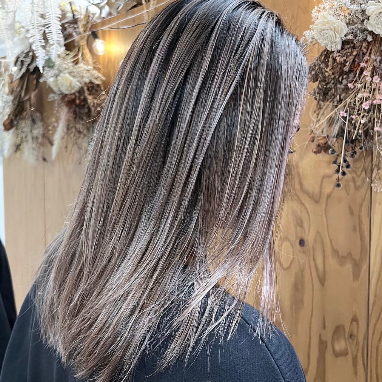 S.i ハイライト・ブリーチ・トリートメント・髪質改善【エスアイハイライトブリーチトリートメントカミシツカイゼン】のスタイル紹介。バレイヤージュカラー［五条駅/京都駅/七条駅/四条駅/烏丸駅