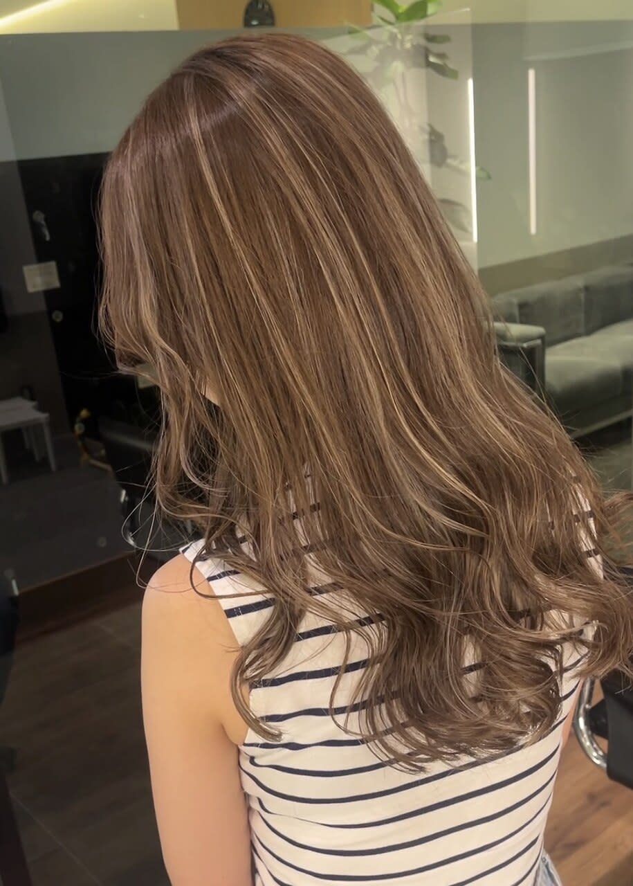 OAK 横浜【オーク ヨコハマ】のスタイル紹介。Brown × Highlight