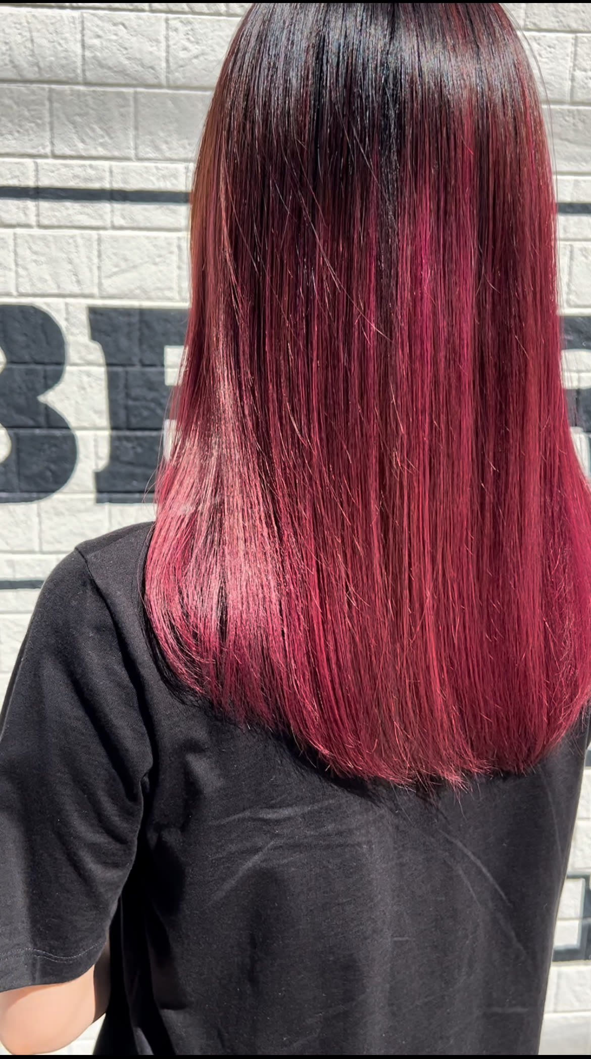 BUDDY BROWN【バディー ブラウン】のスタイル紹介。レッド