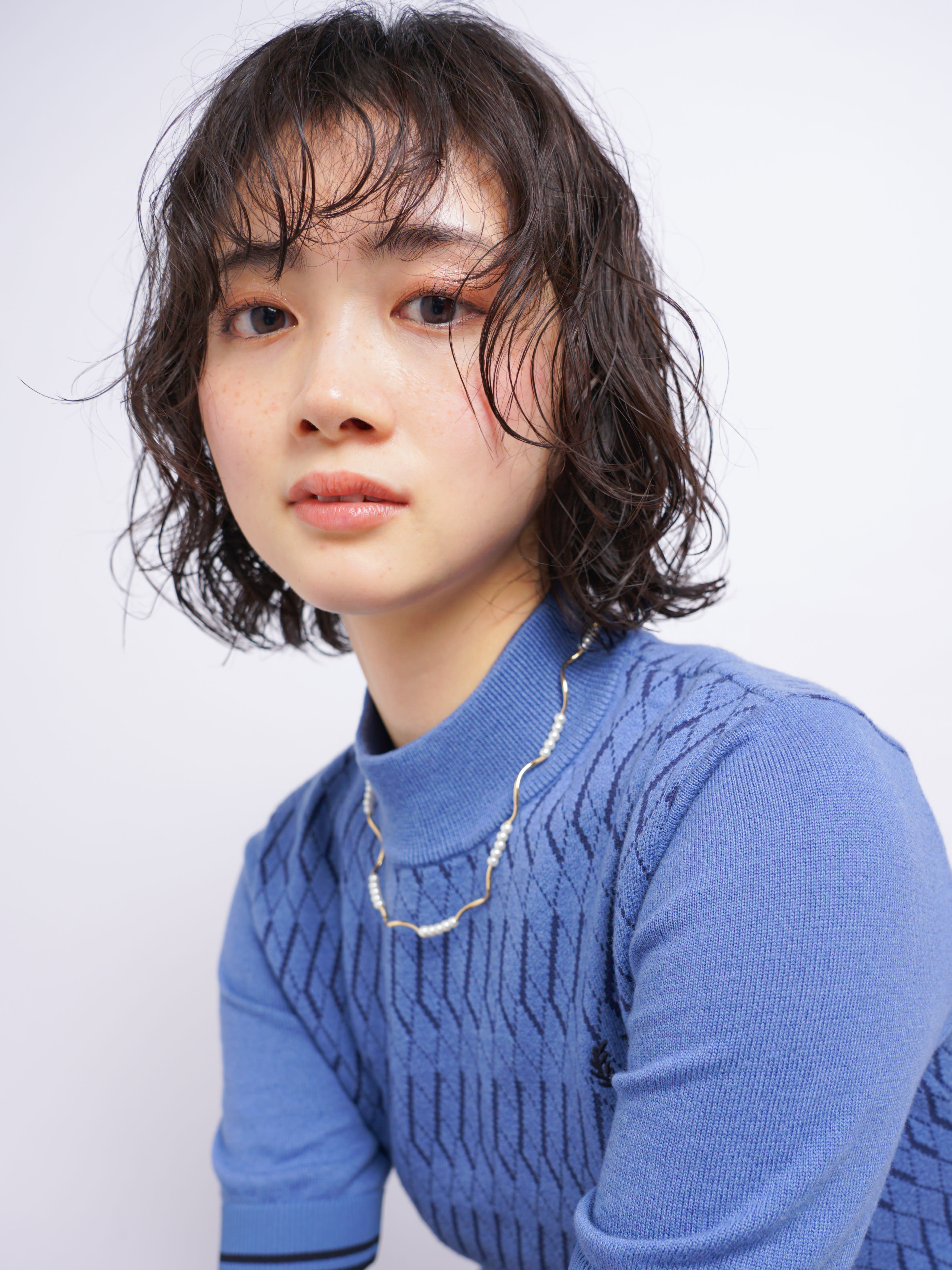 Creww KYOTO【クルー キョウト】【クルー キョウト】のスタイル紹介。ウェットな束感でみせるラフなパーマボブ