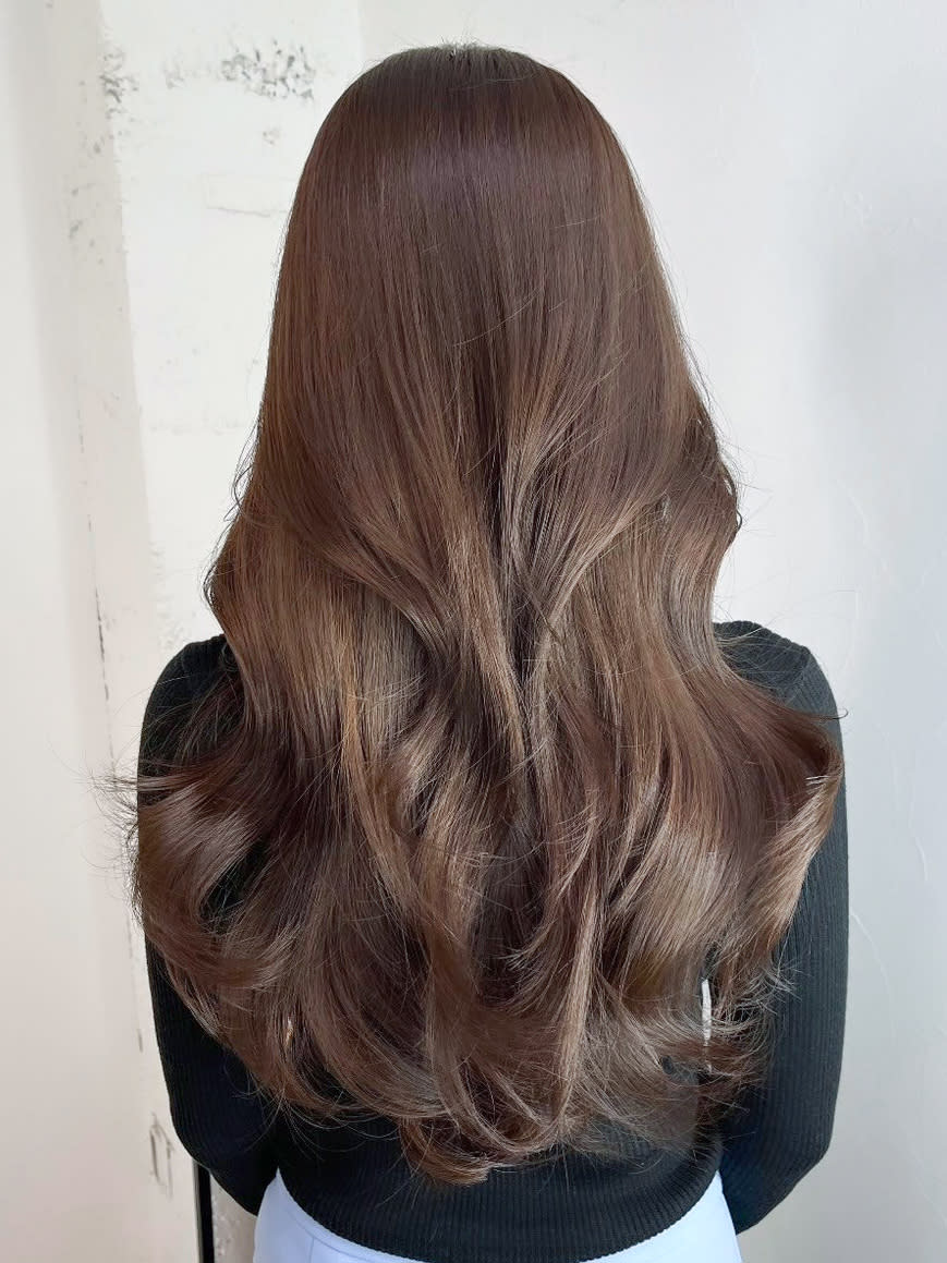 IT by ALBUM 松戸店【アイティー バイ アルバム】【アイティー バイ アルバムマツドテン】のスタイル紹介。カーキベージュレイヤーロング_ba491141