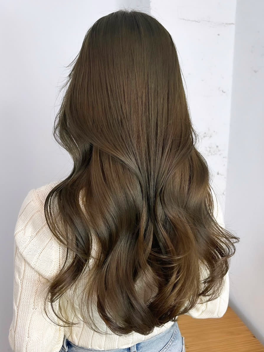 IT by ALBUM 松戸店【アイティー バイ アルバム】【アイティー バイ アルバムマツドテン】のスタイル紹介。カーキベージュレイヤーロング_ba491131