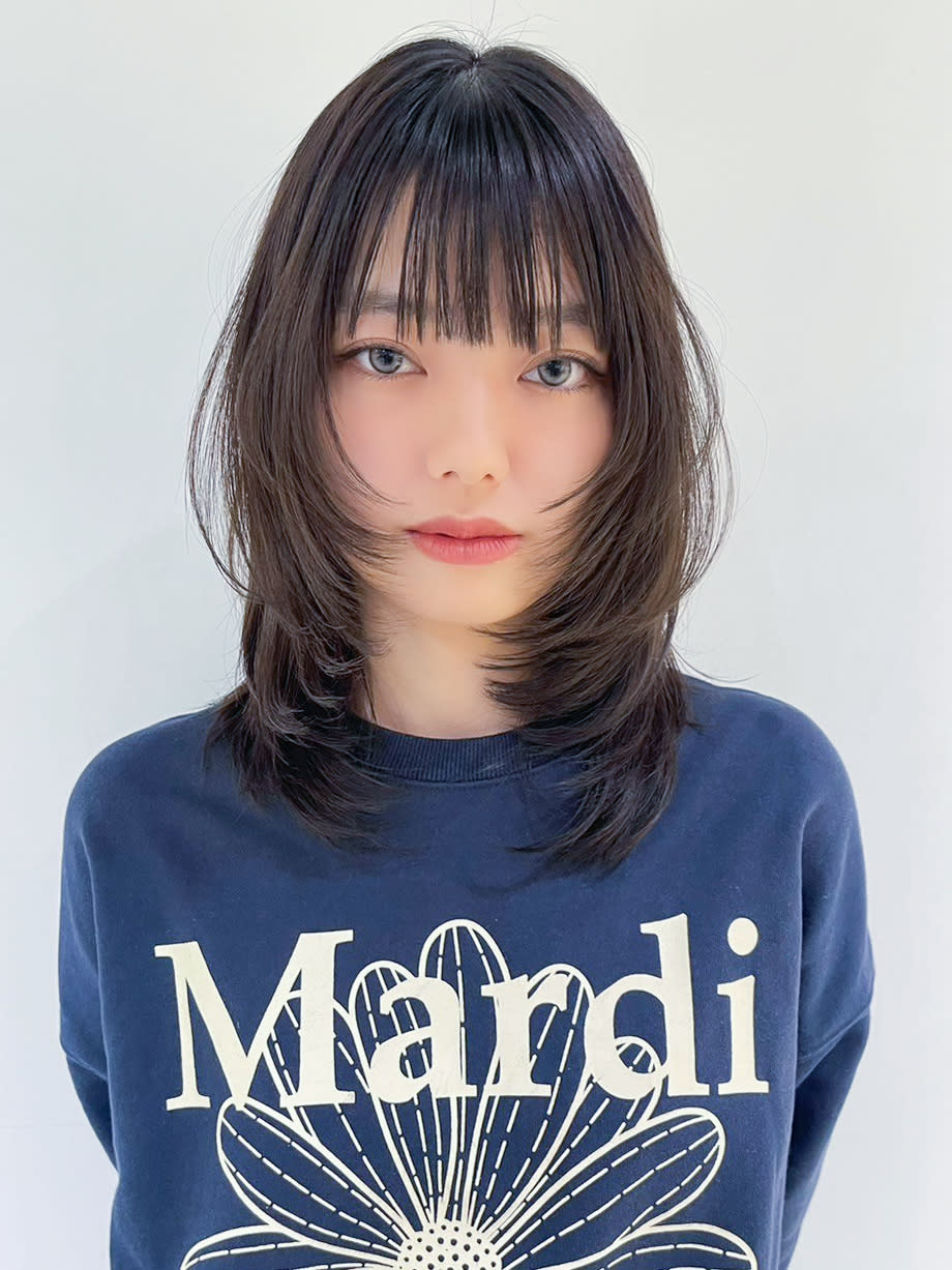 IT by ALBUM 北千住店【アイティー バイ アルバム】【アイティー バイ アルバムキタセンジュテン】のスタイル紹介。レイヤーロンググレー_ba492881