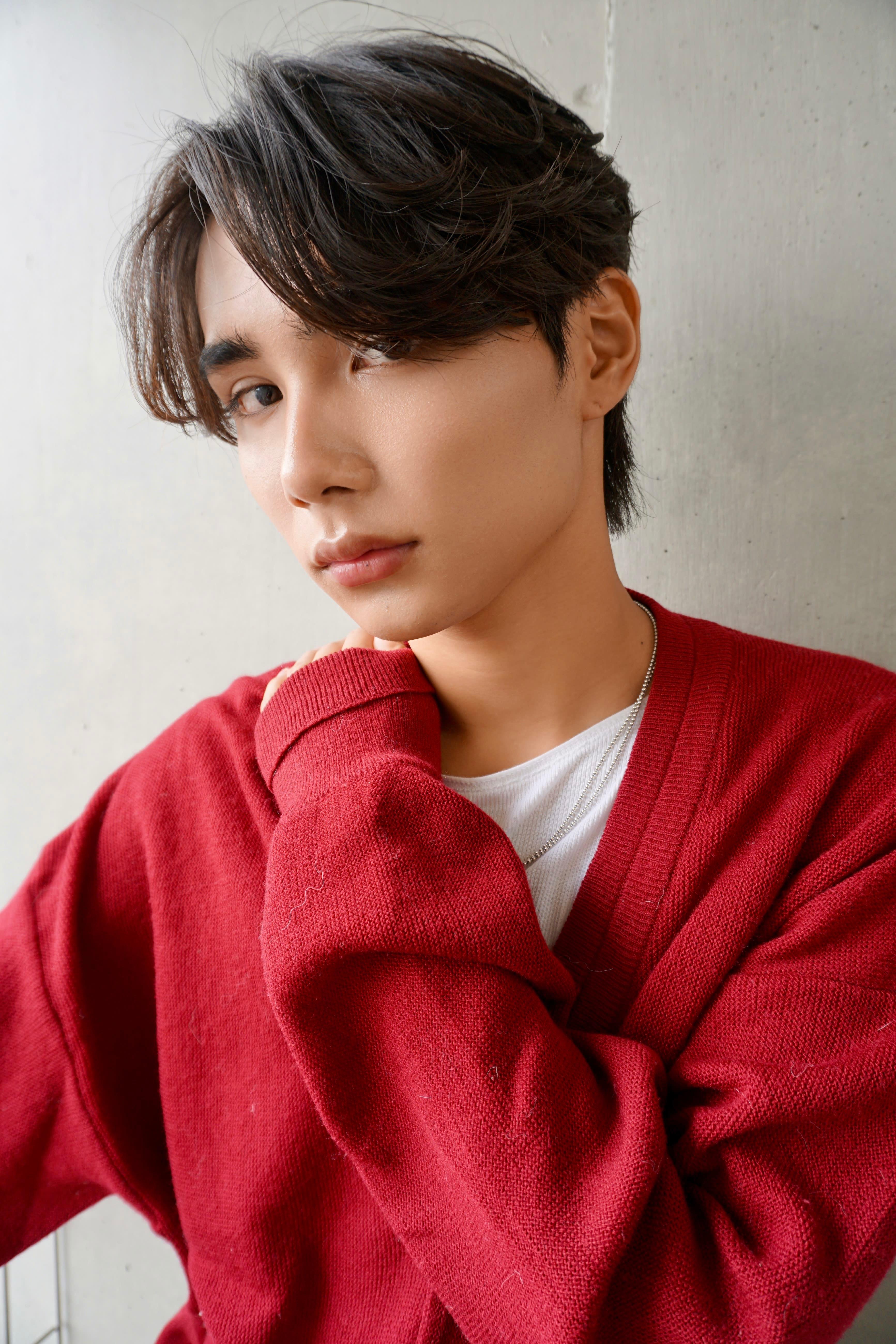 REVES【レーヴス】のスタイル紹介。毛流れセンターパート