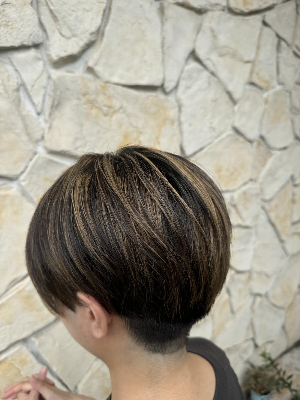 Hair Make VaLo【ヘアメイク　ヴァロ】のスタイル紹介。刈り上げマッシュ