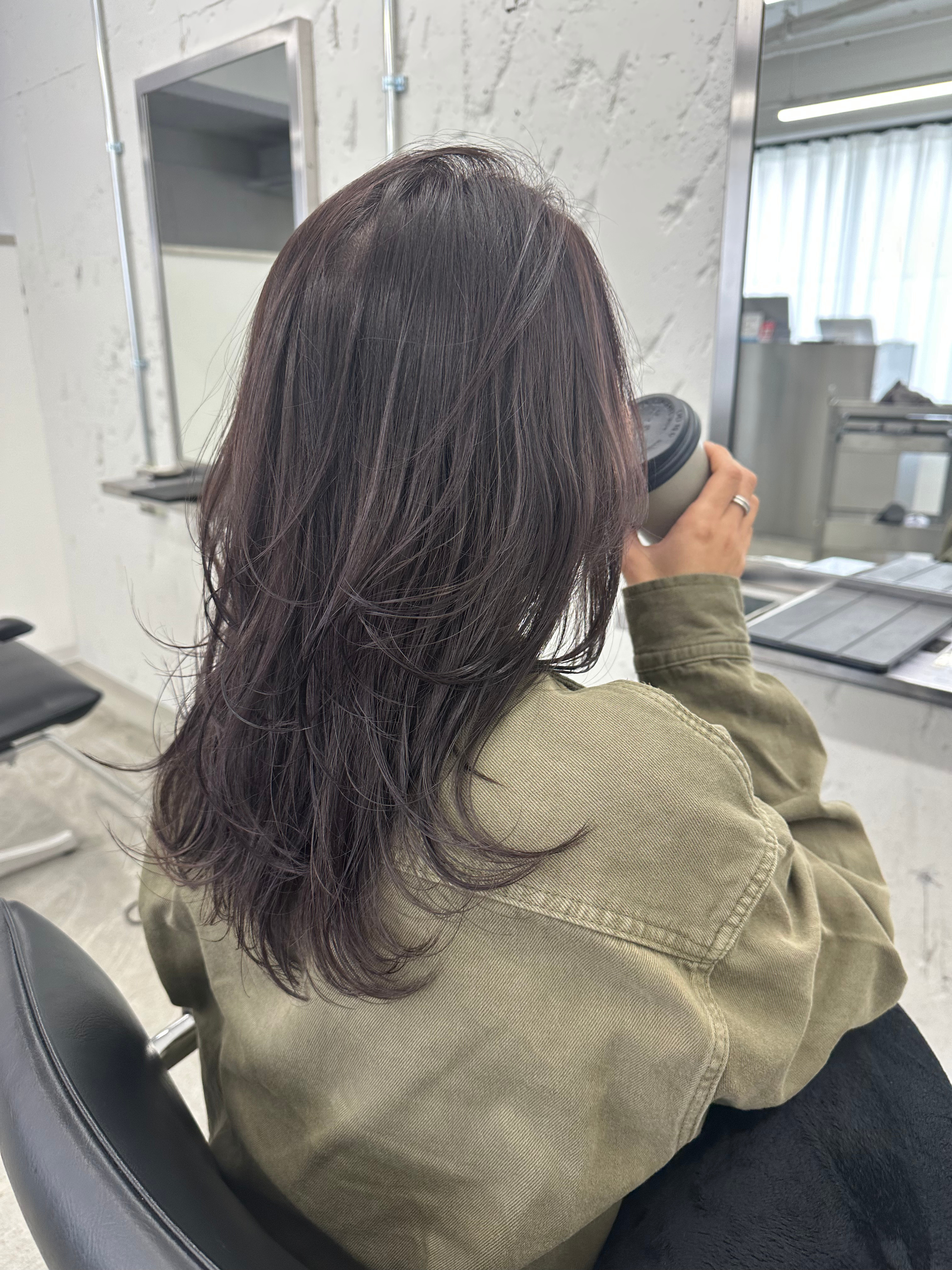 PLAY【プレイ】のスタイル紹介。ミディアムレイヤー×ラベンダーグレー×ハイライト