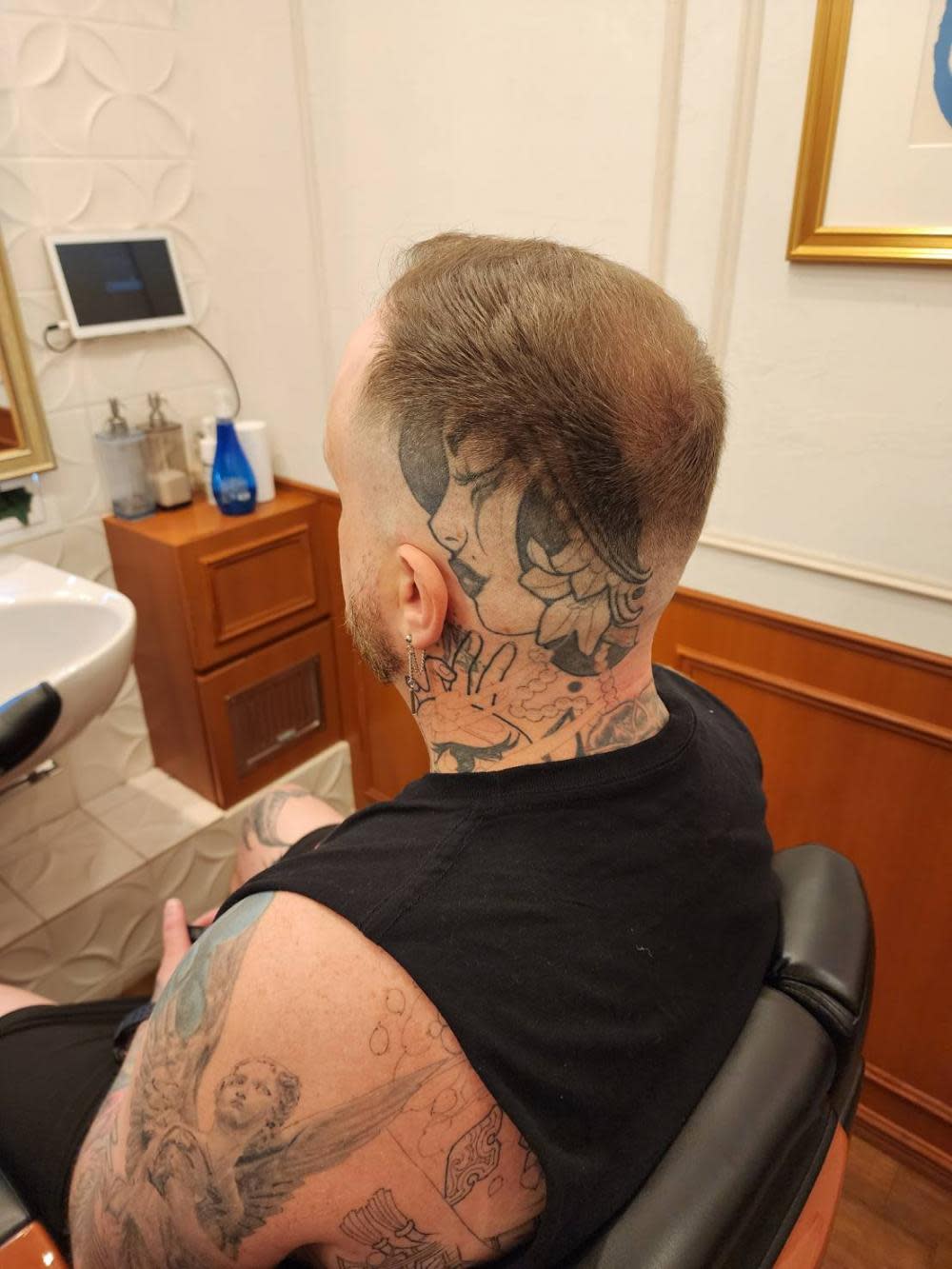 Y's BARBER GINZA LOUNGE【ワイズ バーバー ギンザ ラウンジ】のスタイル紹介。スキンフェード