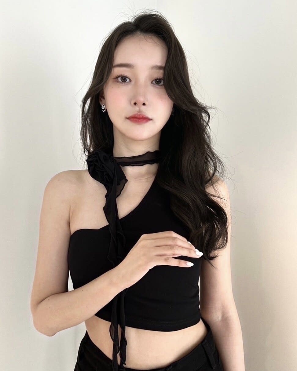 Xena ria【ジーナ リア】【ジーナリア】のスタイル紹介。《Xena ria》韓国風レイヤーでつくるウェーブヘア