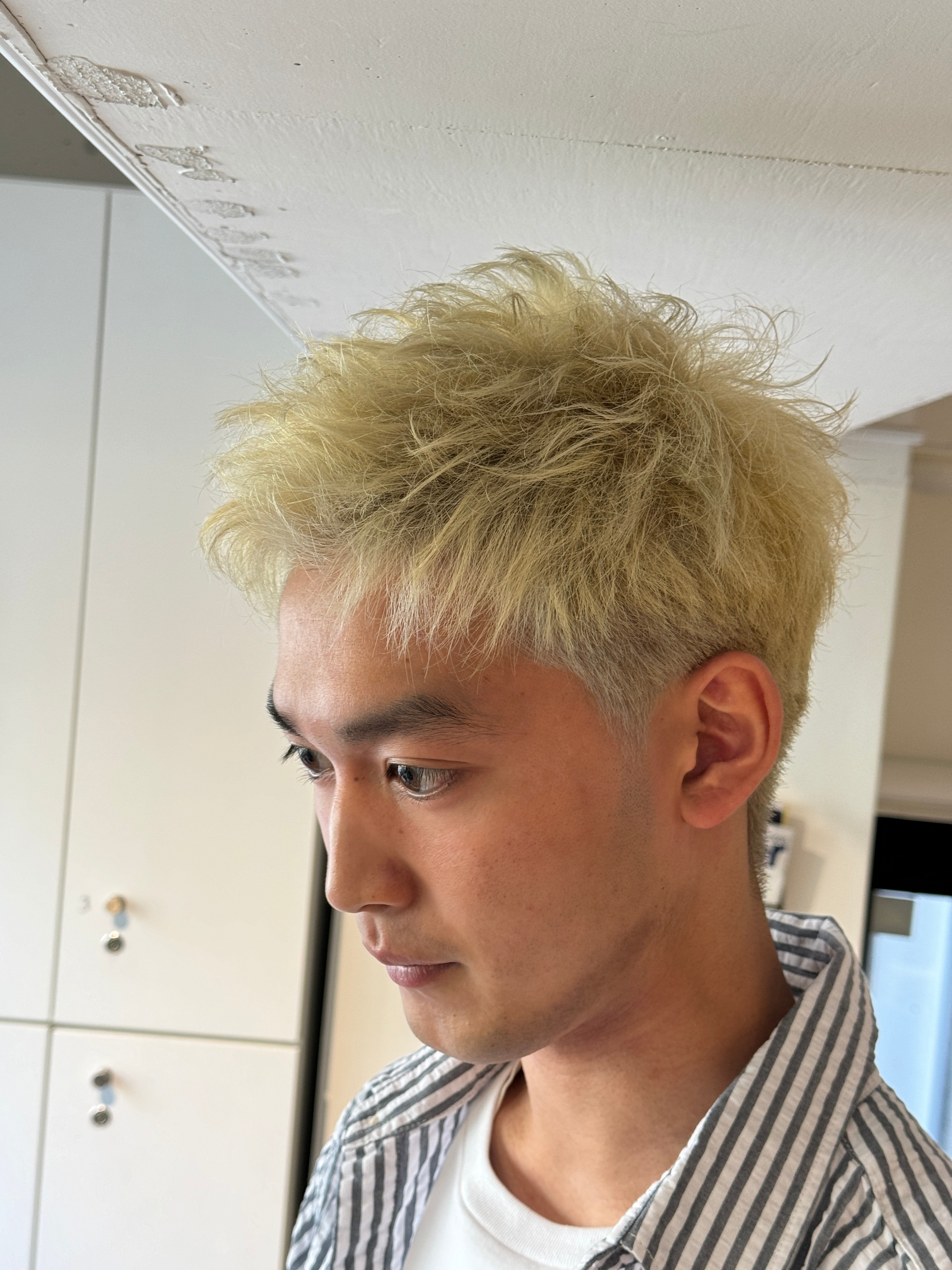 LINGKARAN Trois【リンカラン トロワ】のスタイル紹介。ハイトーンショート