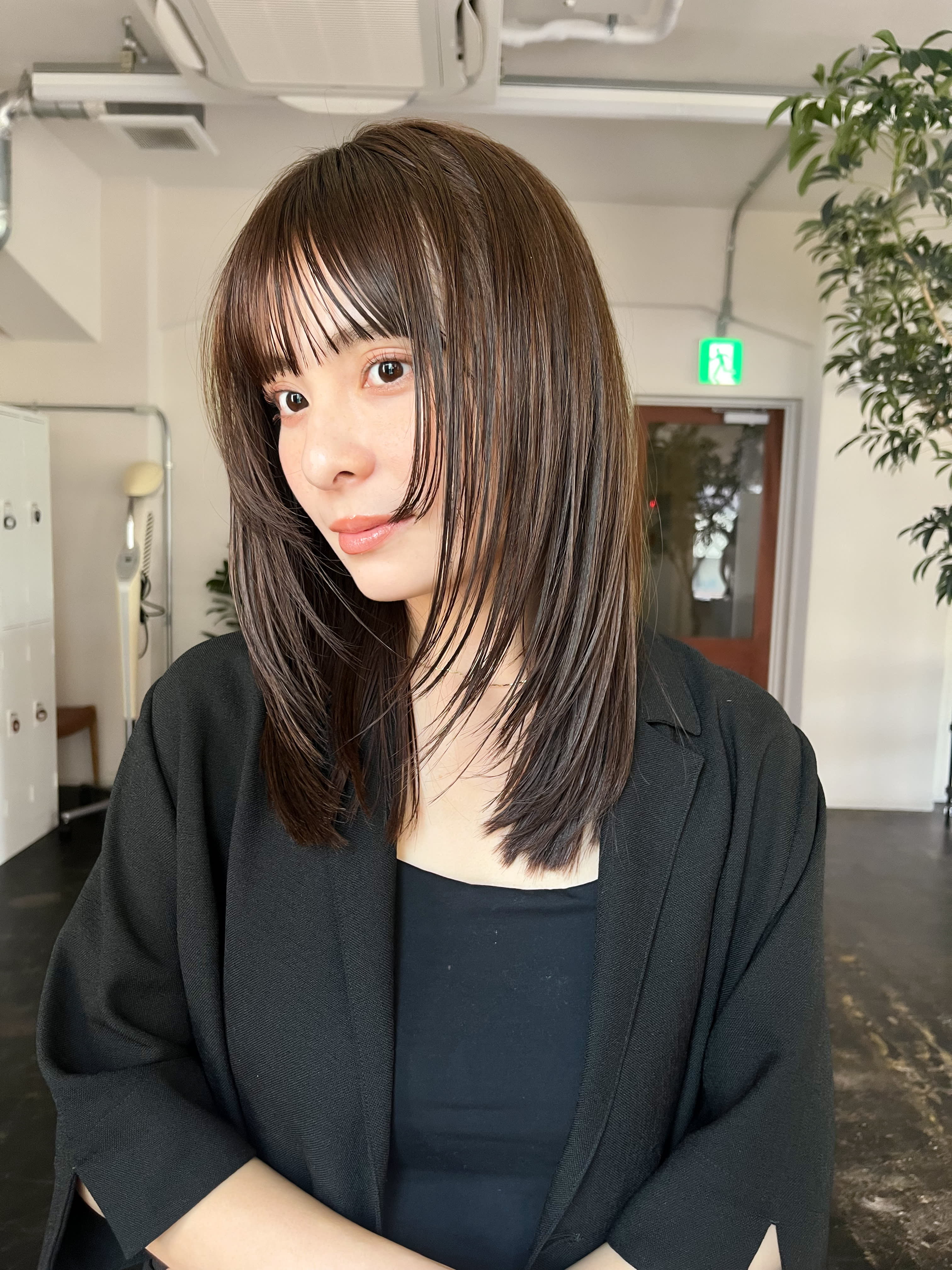 Garland Ginza【ガーランドギンザ】のスタイル紹介。ミディアムレイヤーカット　グレージュカラー