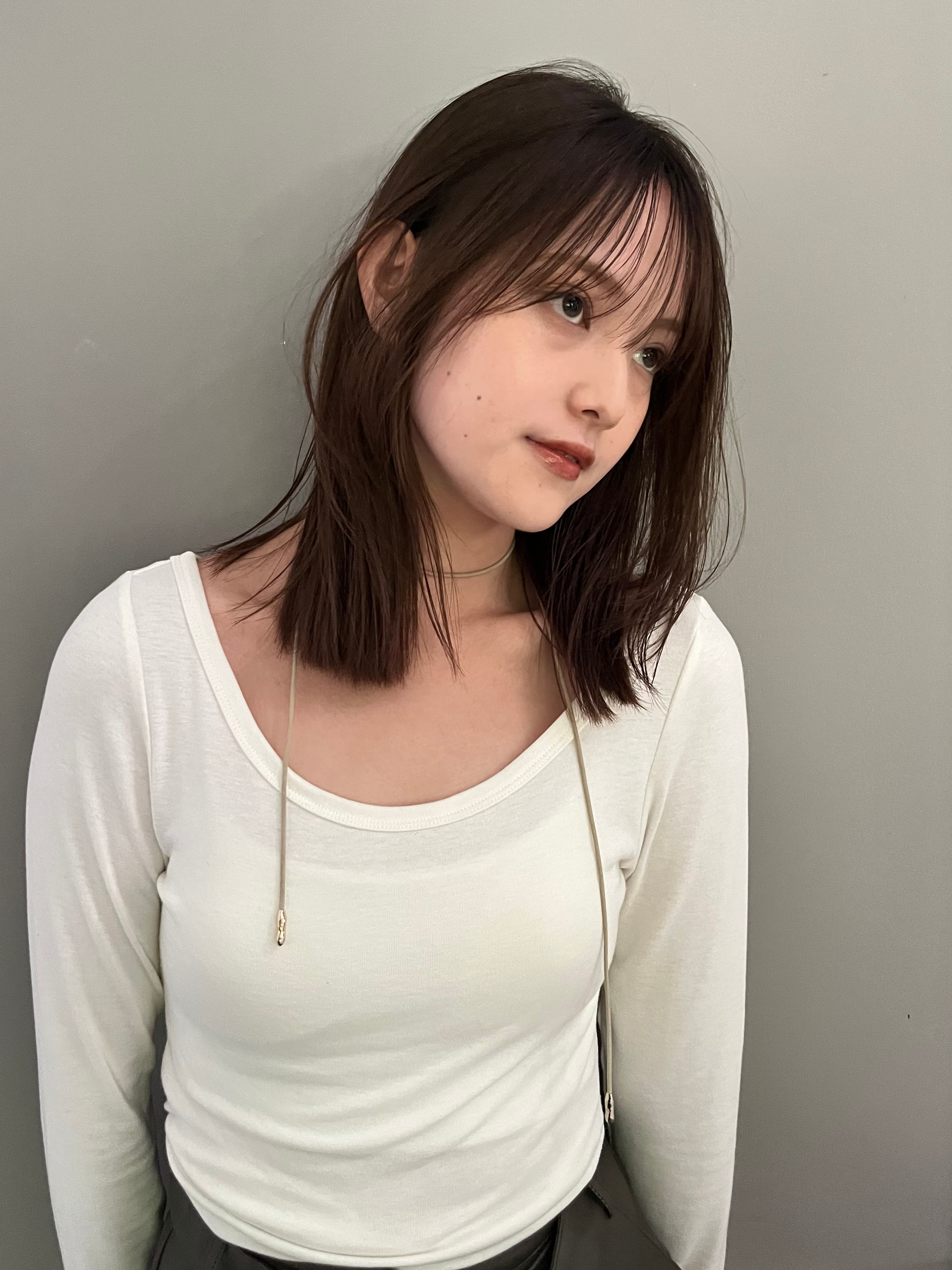 Garland Ginza【ガーランドギンザ】のスタイル紹介。ミディアムストレートへア　レイヤーカット　アッシュカラー