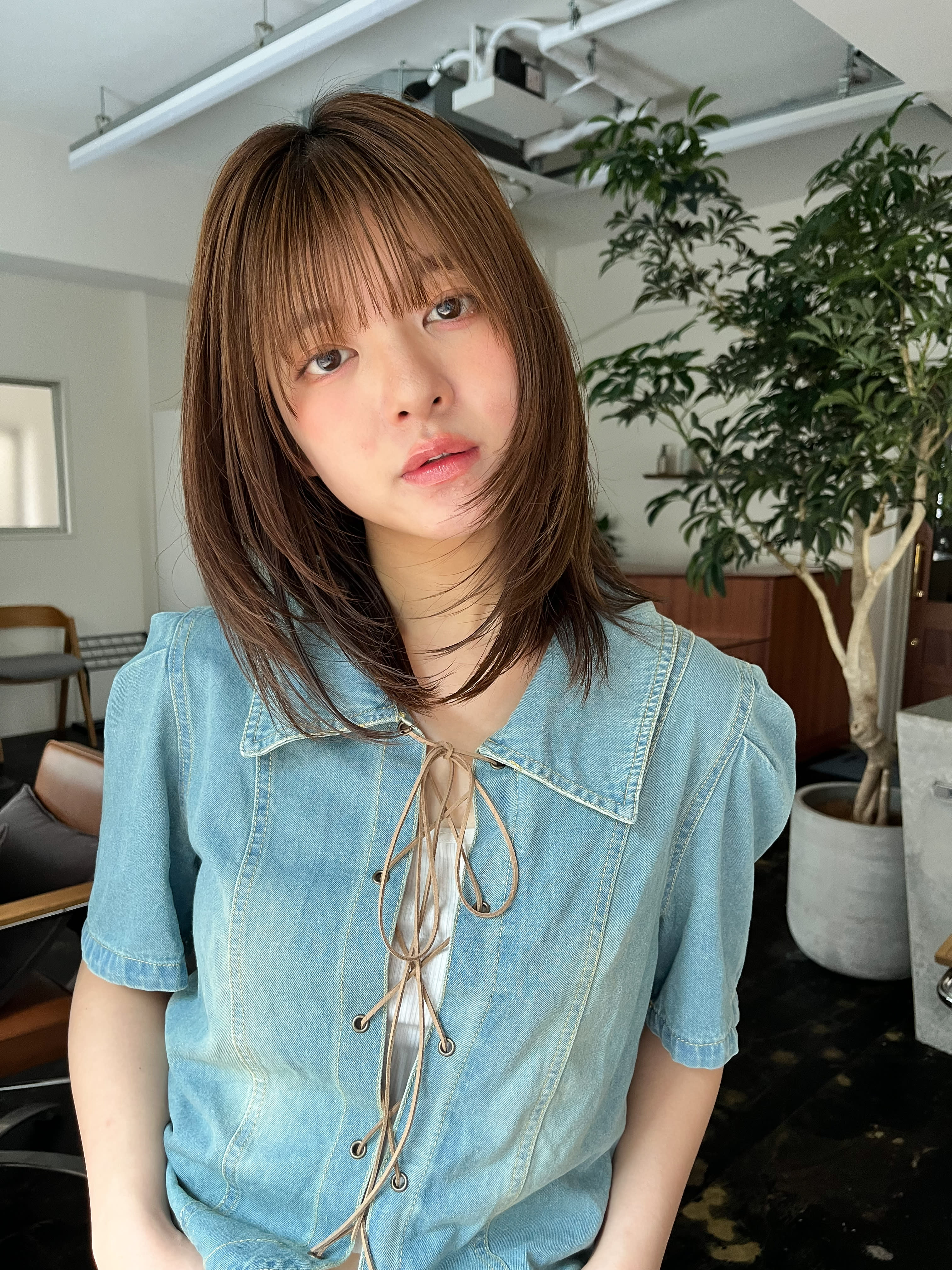 Garland Ginza【ガーランドギンザ】のスタイル紹介。ミディアムレイヤーカット　アッシュベージュ　