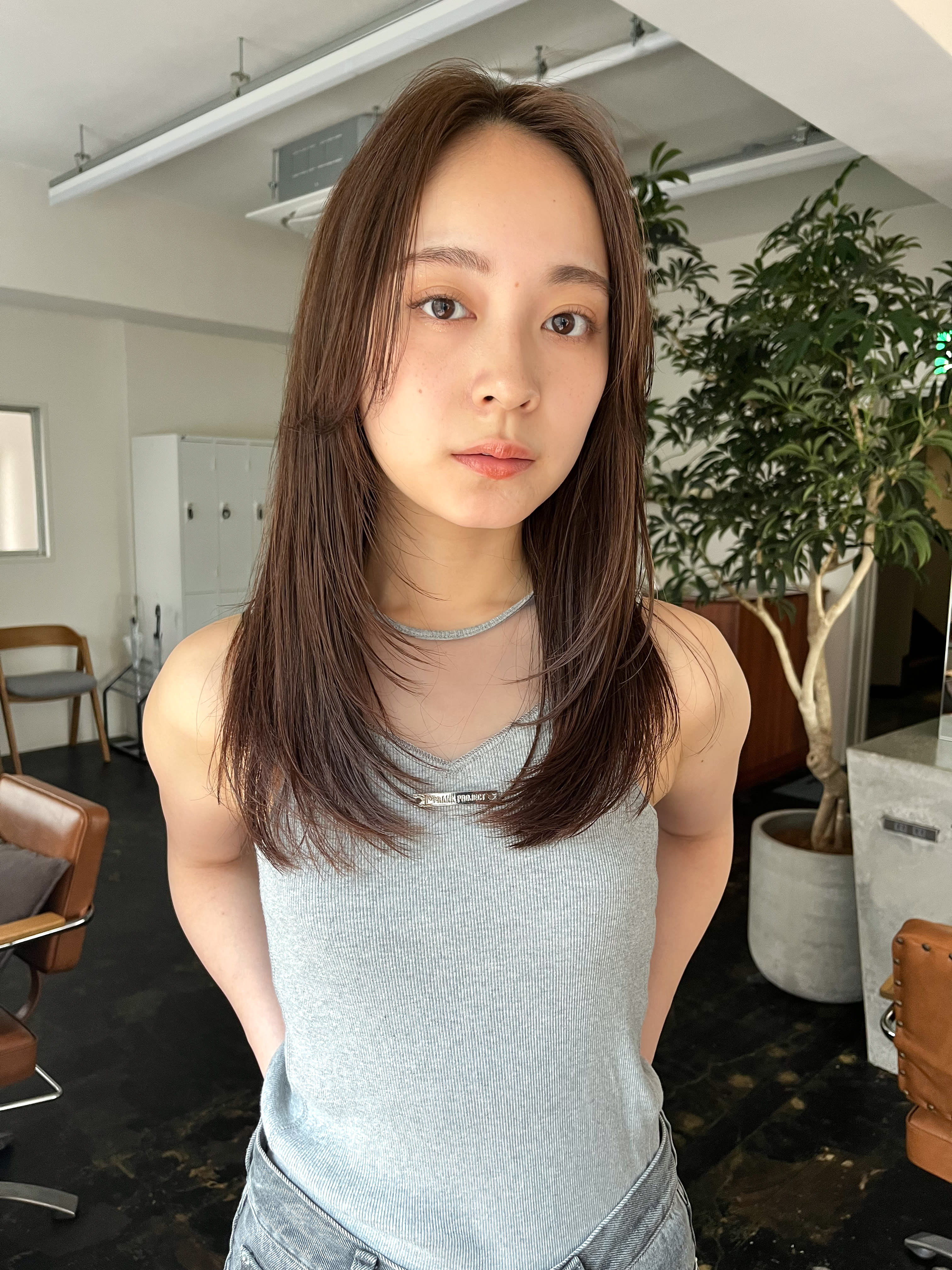 Garland Ginza【ガーランドギンザ】のスタイル紹介。顔まわりレイヤーカット　グレージュ