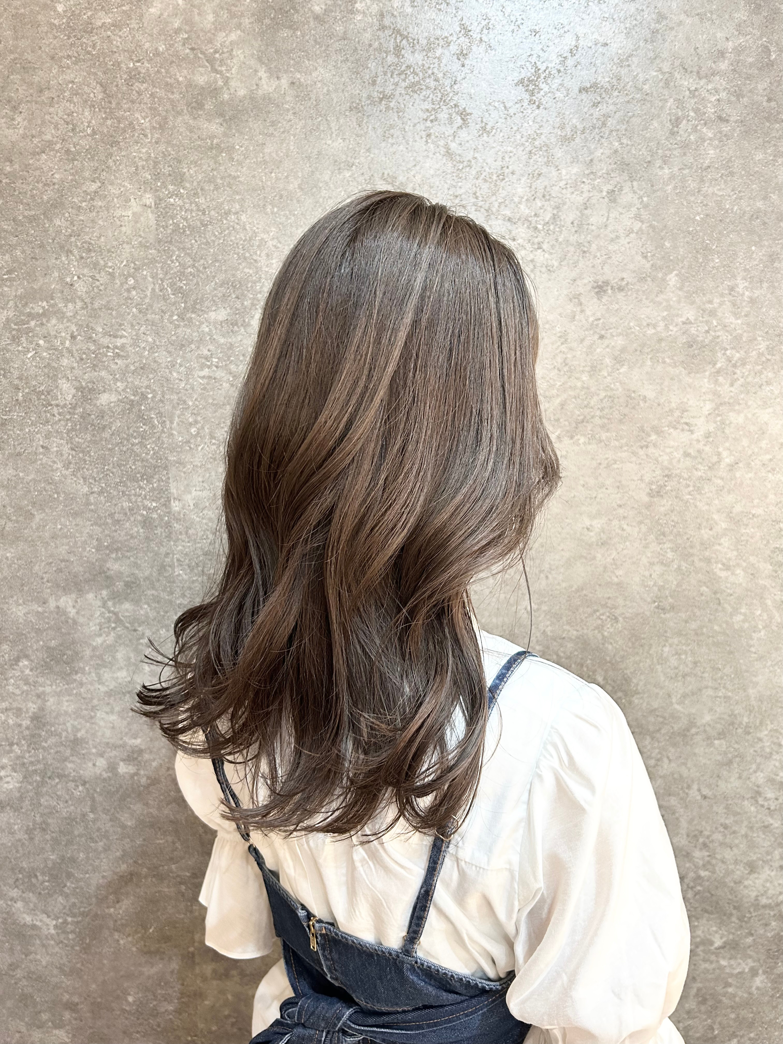 amberl【アンバール】のスタイル紹介。グレージュカラー