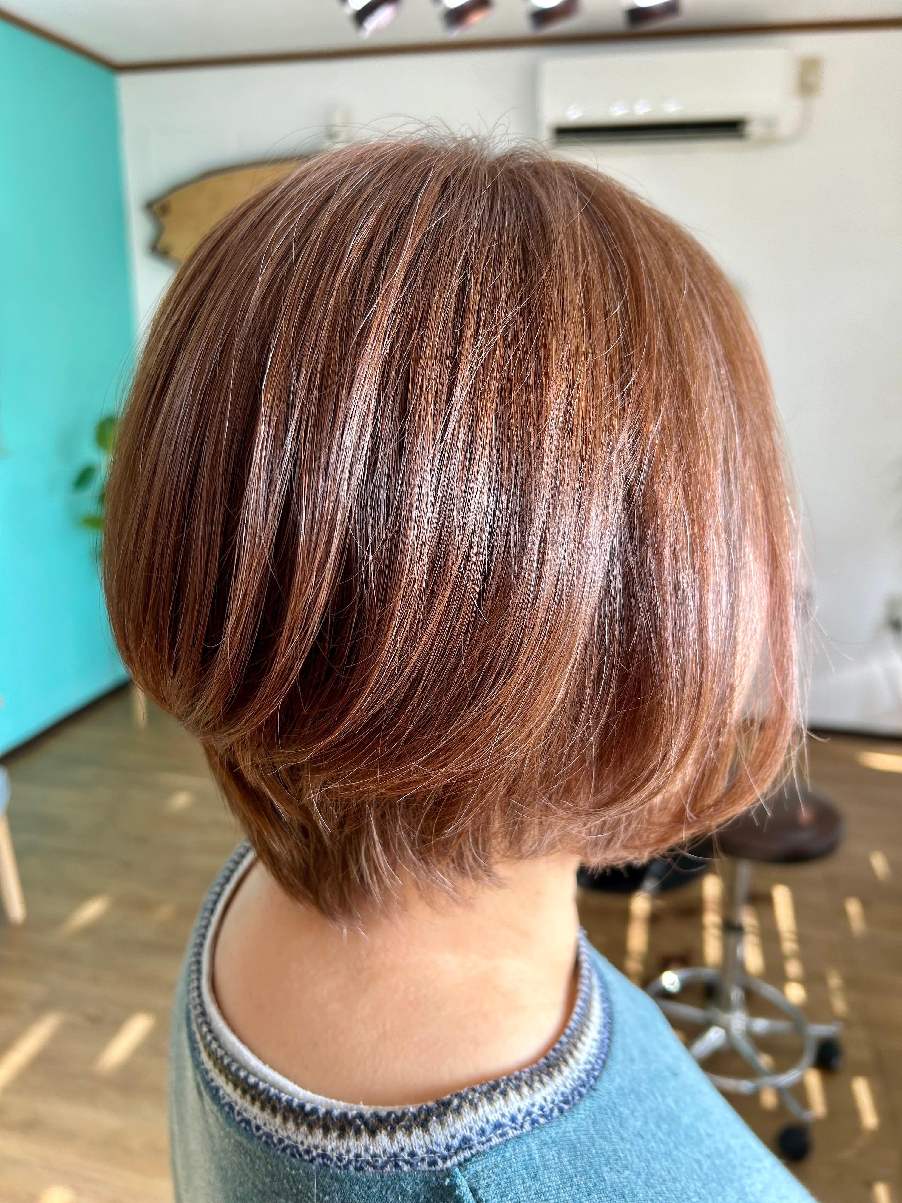 Yu hair design【ユウヘアデザイン】のスタイル紹介。根元が伸びても気にならない！明るい白髪染め