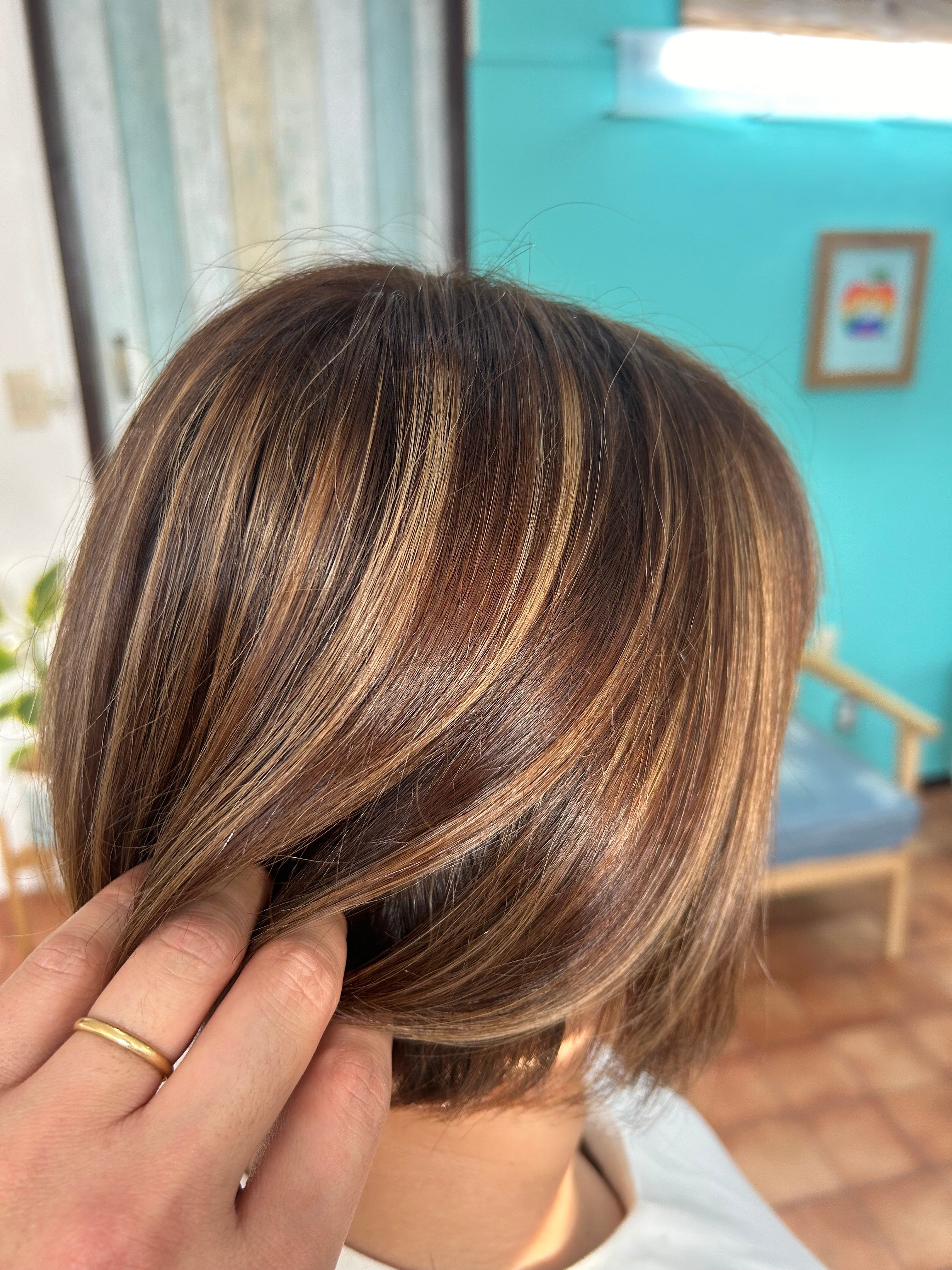 Yu hair design【ユウヘアデザイン】のスタイル紹介。白髪ぼかしハイライト