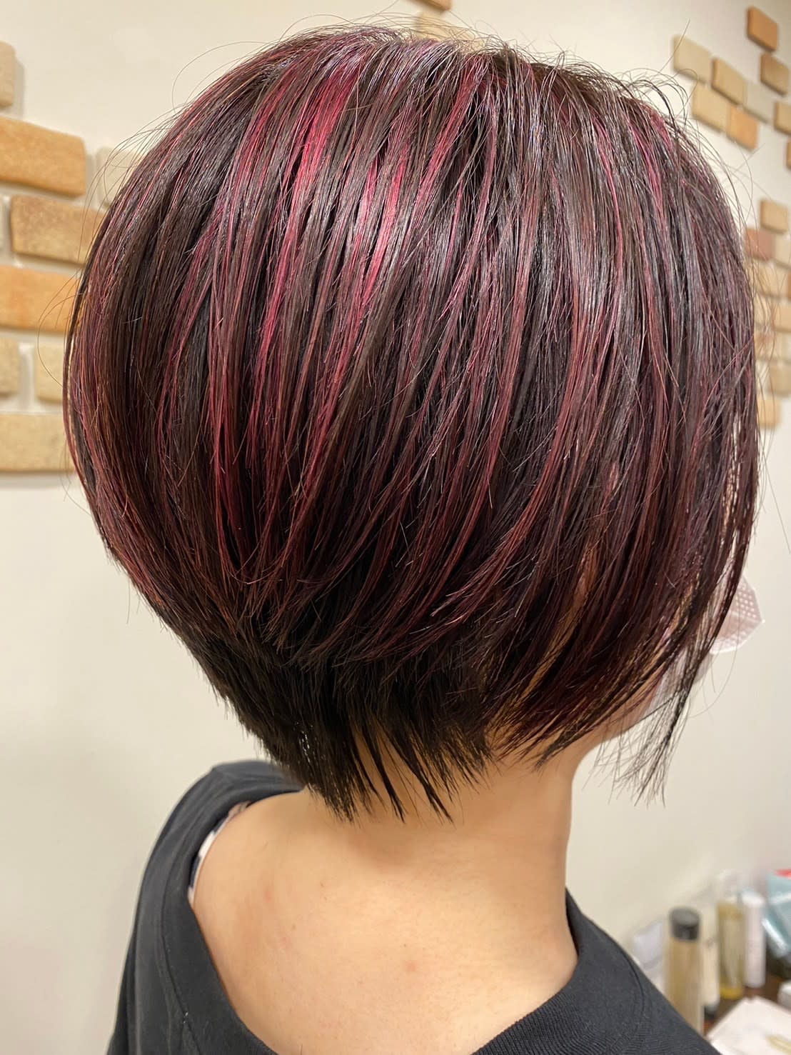 M.TANIGUCHI ipse【エムタニグチ イプセ】のスタイル紹介。レッドハイライトショート