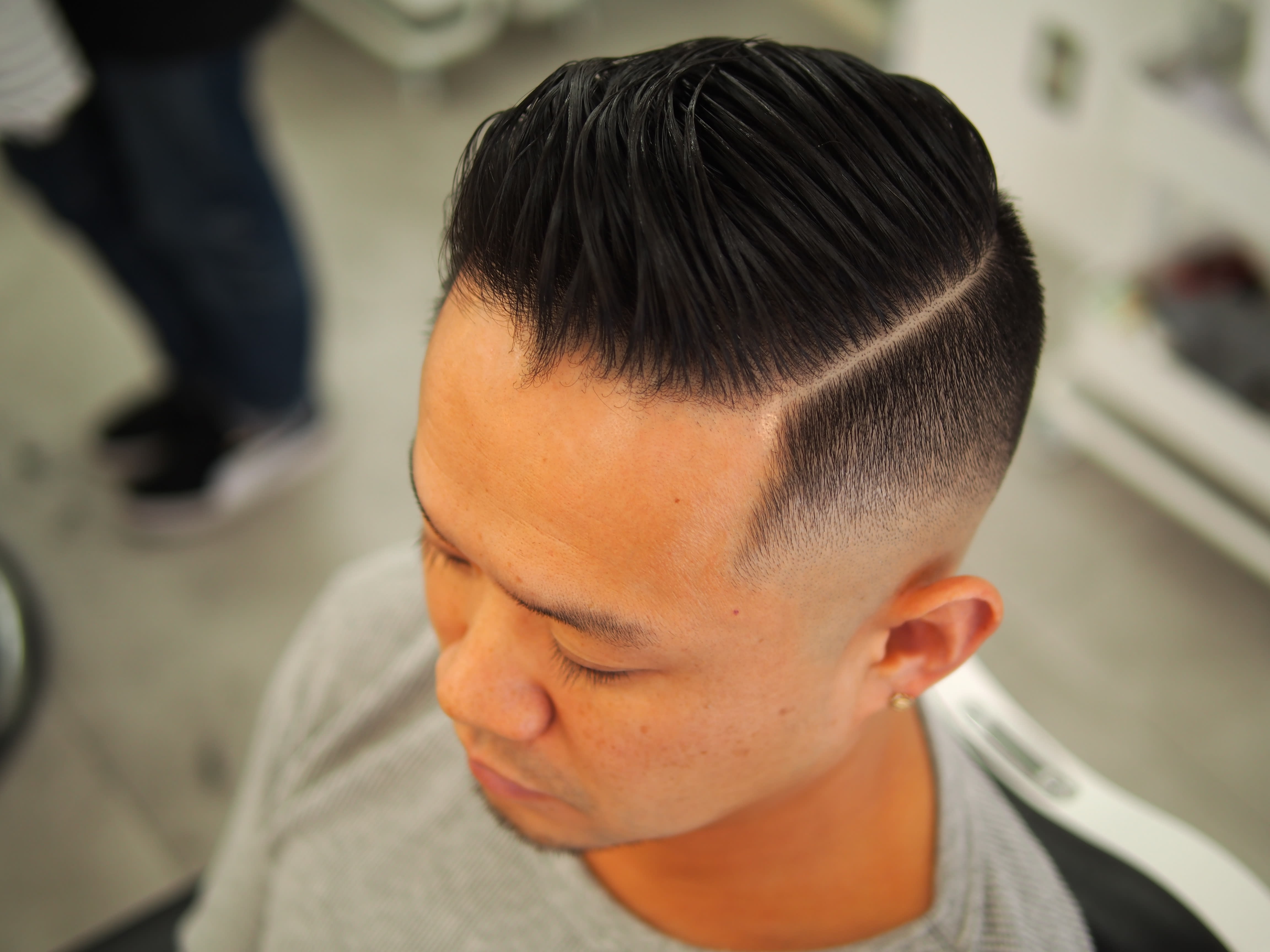 バーバーショップ CHILL CHAIR 中野店【バーバーショップ チルチェア ナカノテン】のスタイル紹介。スキンフェード×ハードパートスタイル