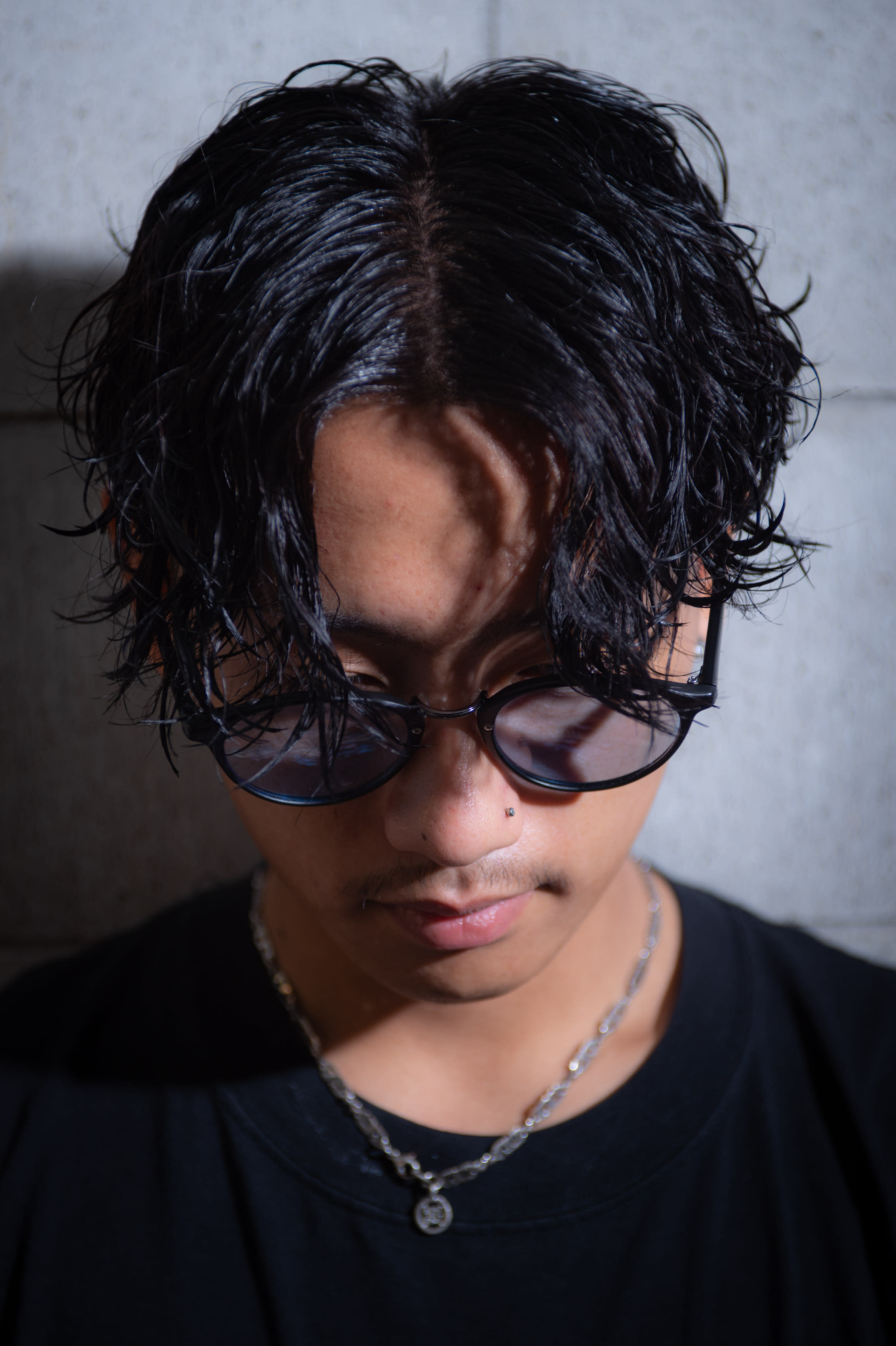 バーバーショップ　CHILL CHAIR　渋谷店【バーバーショップ チルチェア シブヤテン】のスタイル紹介。センターパート×パーマ