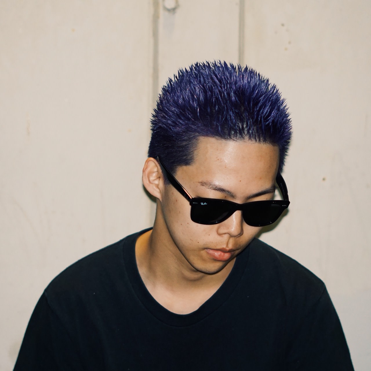 バーバーショップ CHILL CHAIR 吉祥寺1st【バーバーショップ チルチェア キチジョウジファースト】のスタイル紹介。ブルー×バズカット