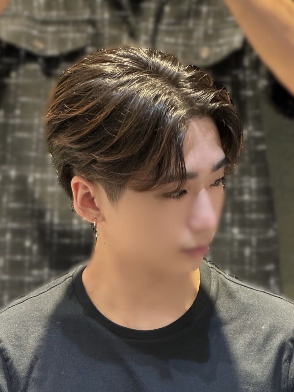 ALLM omotesando【アルム オモテサンドウ】のスタイル紹介。韓国ヘア カルマヘア センターパート カルマパーマ メンズ