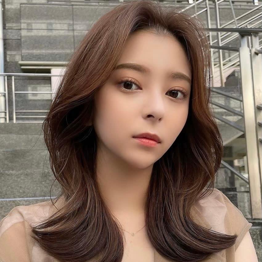 Lond Mirror【ロンド ミラー】のスタイル紹介。面長解消は/くびれミディアムヘア