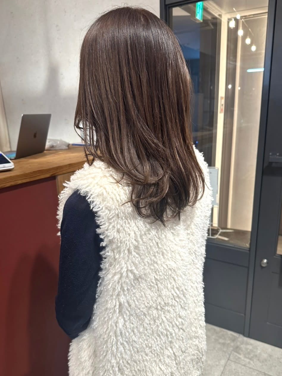 atelier.神戸三宮店【アトリエ】【アトリエ コウベサンノミヤテン】のスタイル紹介。チョコレートブラウン　レイヤーカット　ウルフレイヤー　艶髪