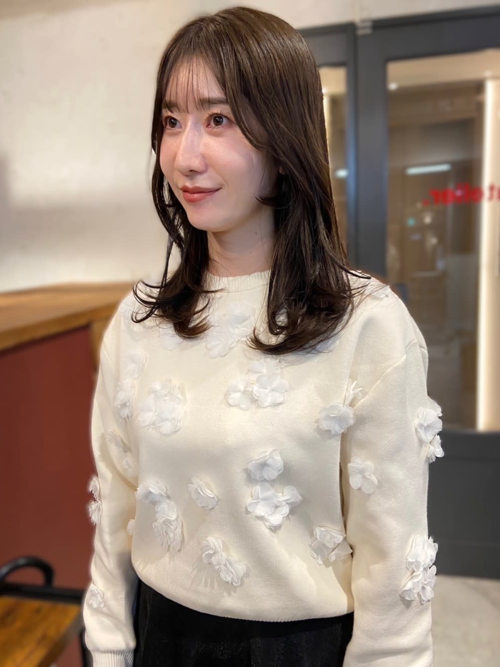 atelier.神戸三宮店【アトリエ】【アトリエ コウベサンノミヤテン】のスタイル紹介。顔周りカット　レイヤーカット　オリーブベージュ　艶髪　透明感