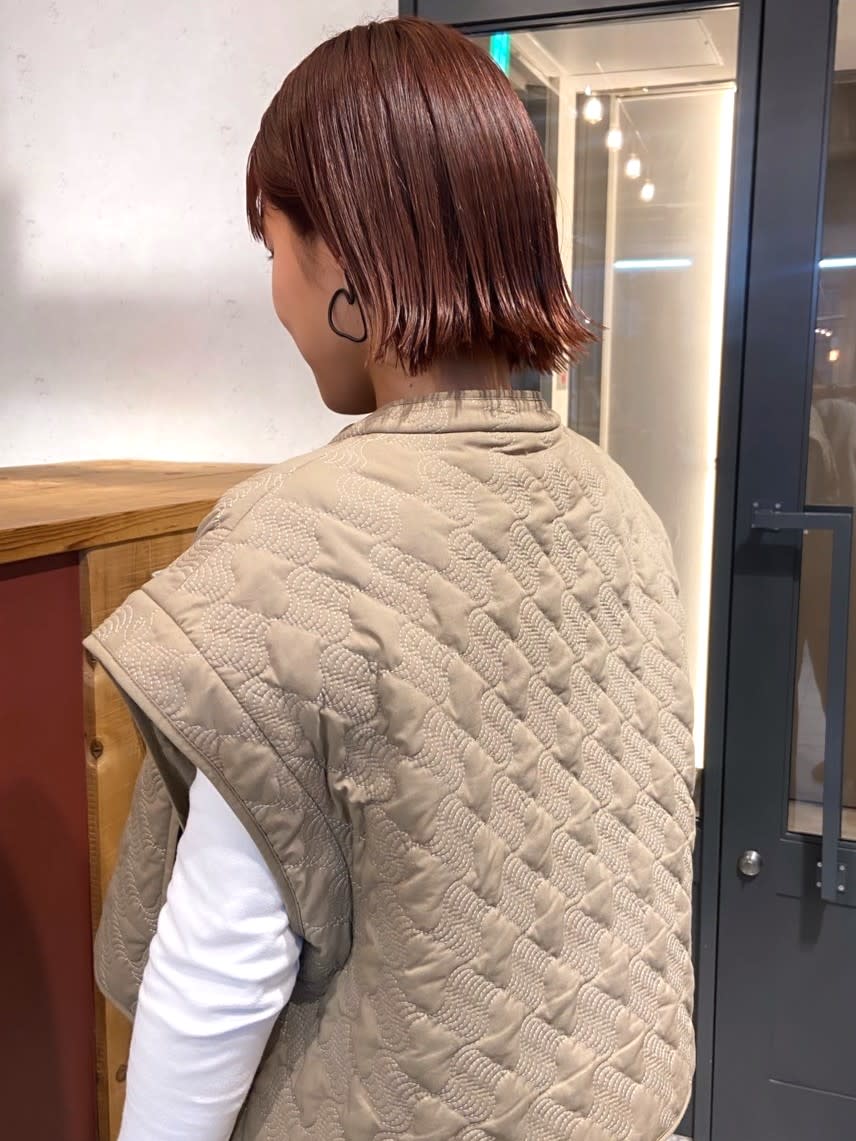 atelier.神戸三宮店【アトリエ】【アトリエ コウベサンノミヤテン】のスタイル紹介。外ハネショート　レッドブラウン　ストレート　艶トリートメント