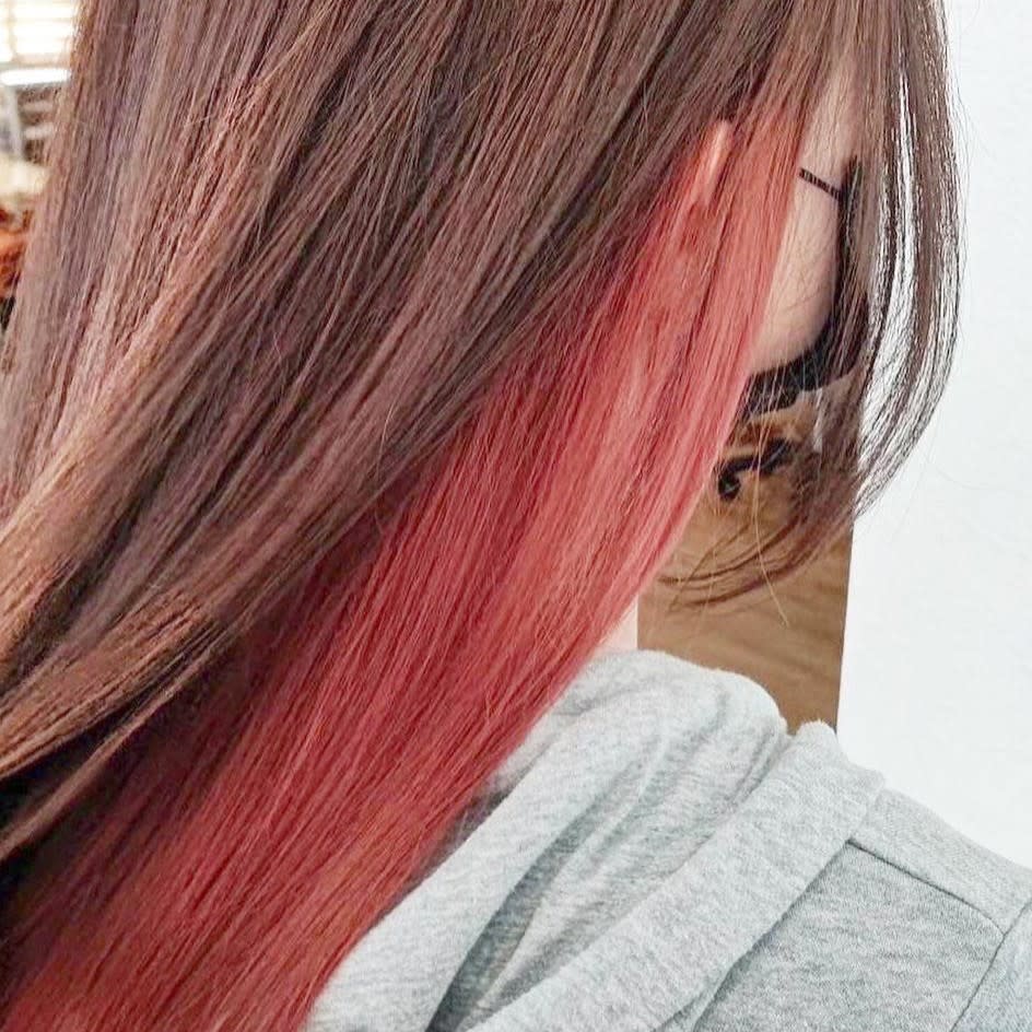 hair salon Wish【ヘアサロン ウィッシュ】のスタイル紹介。【インナーカラー】ブリーチカラー／濃いめピンク