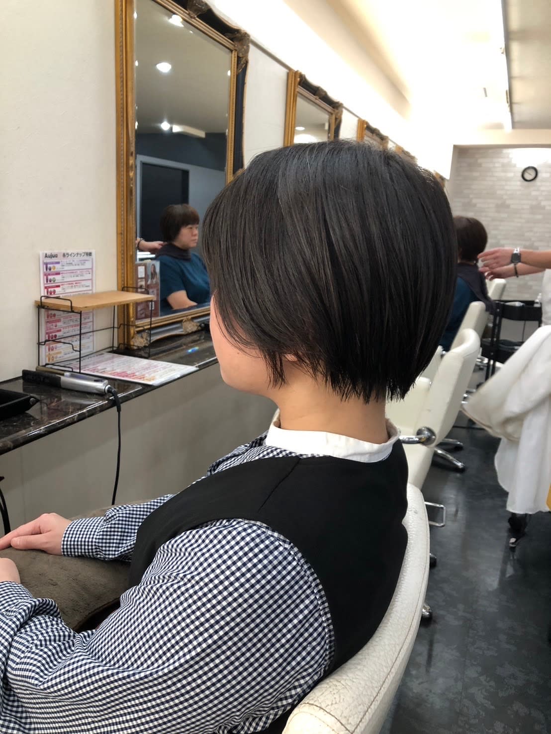 AIZU 渋沢 白髪ぼかし ハイライト 髪質改善【アイズ シブサワ シラガボカシ ハイライト カミシツカイゼン】のスタイル紹介。AIZU 渋沢 【アイズ】×ショート