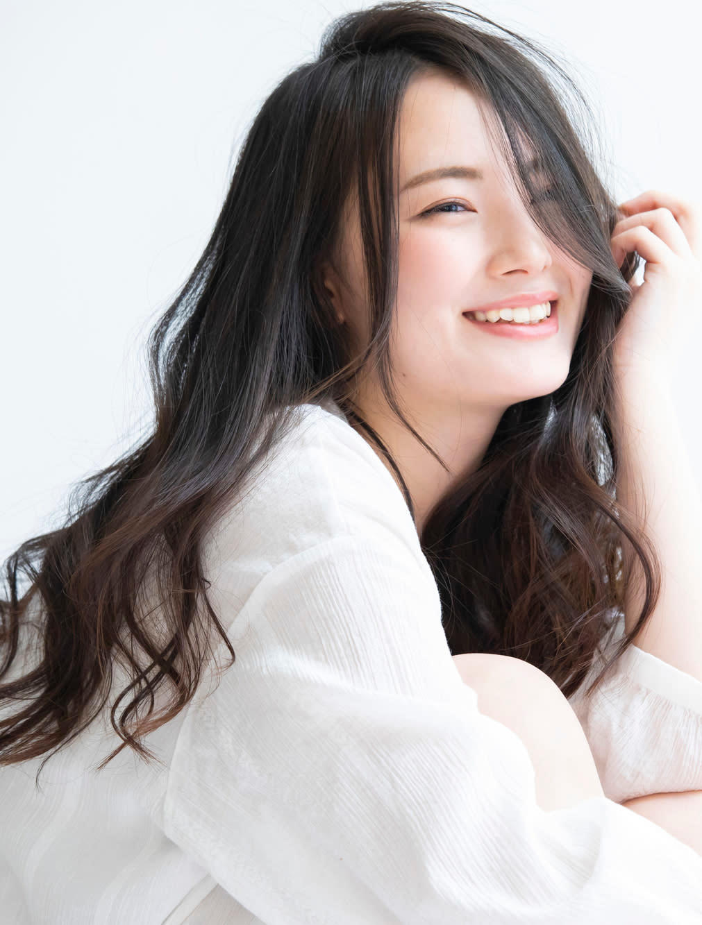 Rear by Ni-Na【リア バイ ニーナ】のスタイル紹介。軽さ抜群☆レイヤーウルフネイビージュ黒髪カラー